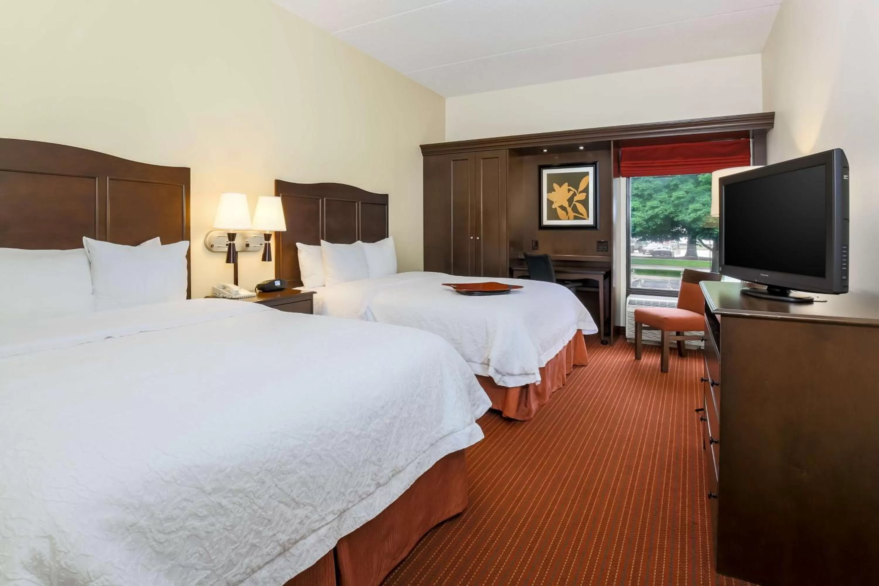 Bedroom, Bed in Hampton Inn Champaign/Urbana