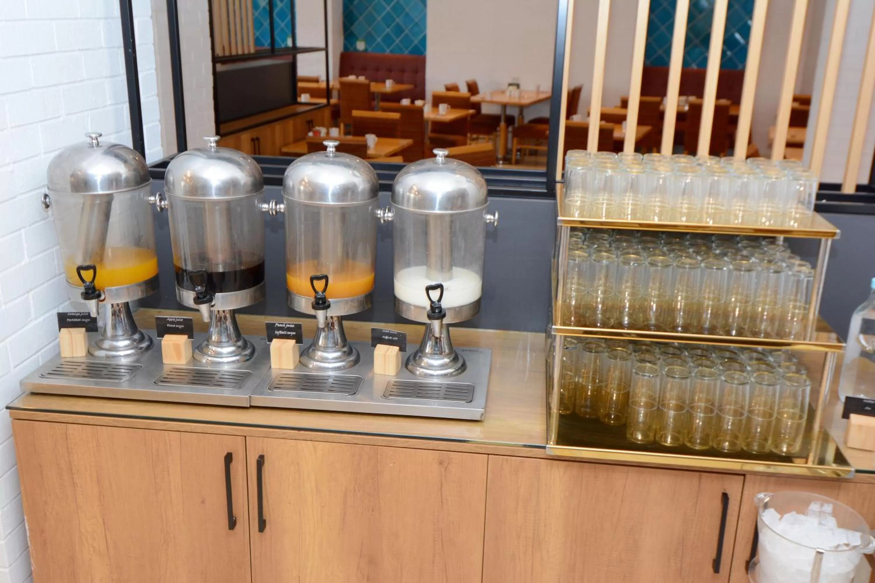 Restaurant/places to eat in Holiday Inn Istanbul City by IHG