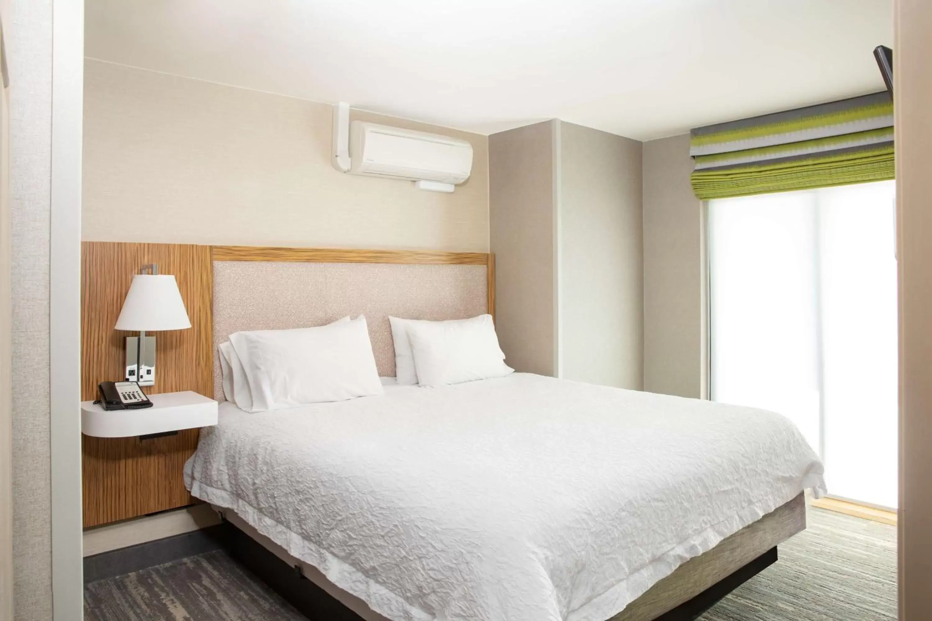 Two-Bedroom Queen Suite with Kitchen in Hampton Inn & Suites Seattle-Downtown Two-Bedroom Queen Suite with Kitchen in Hampton Inn & Suites Seattle-Downtown