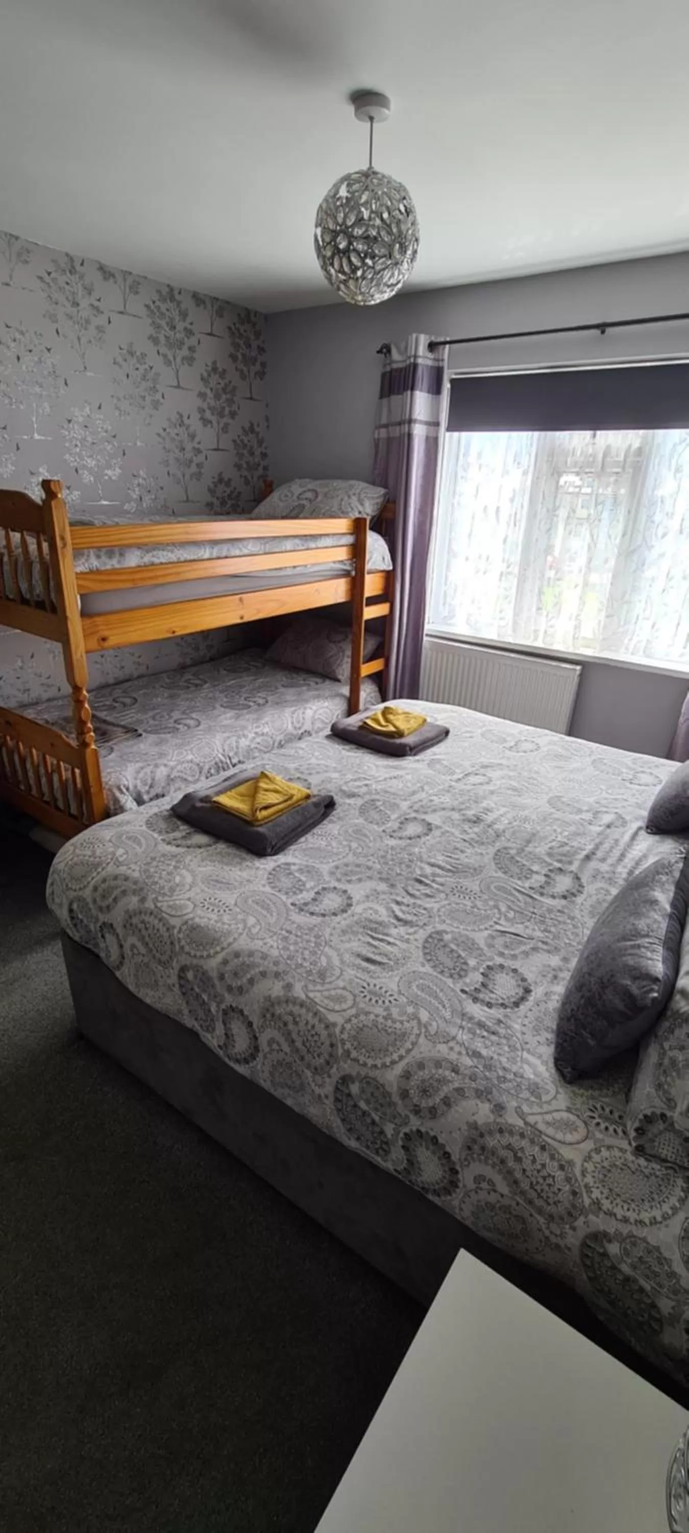 Family Room with Bathroom in The Roslyn Guest House