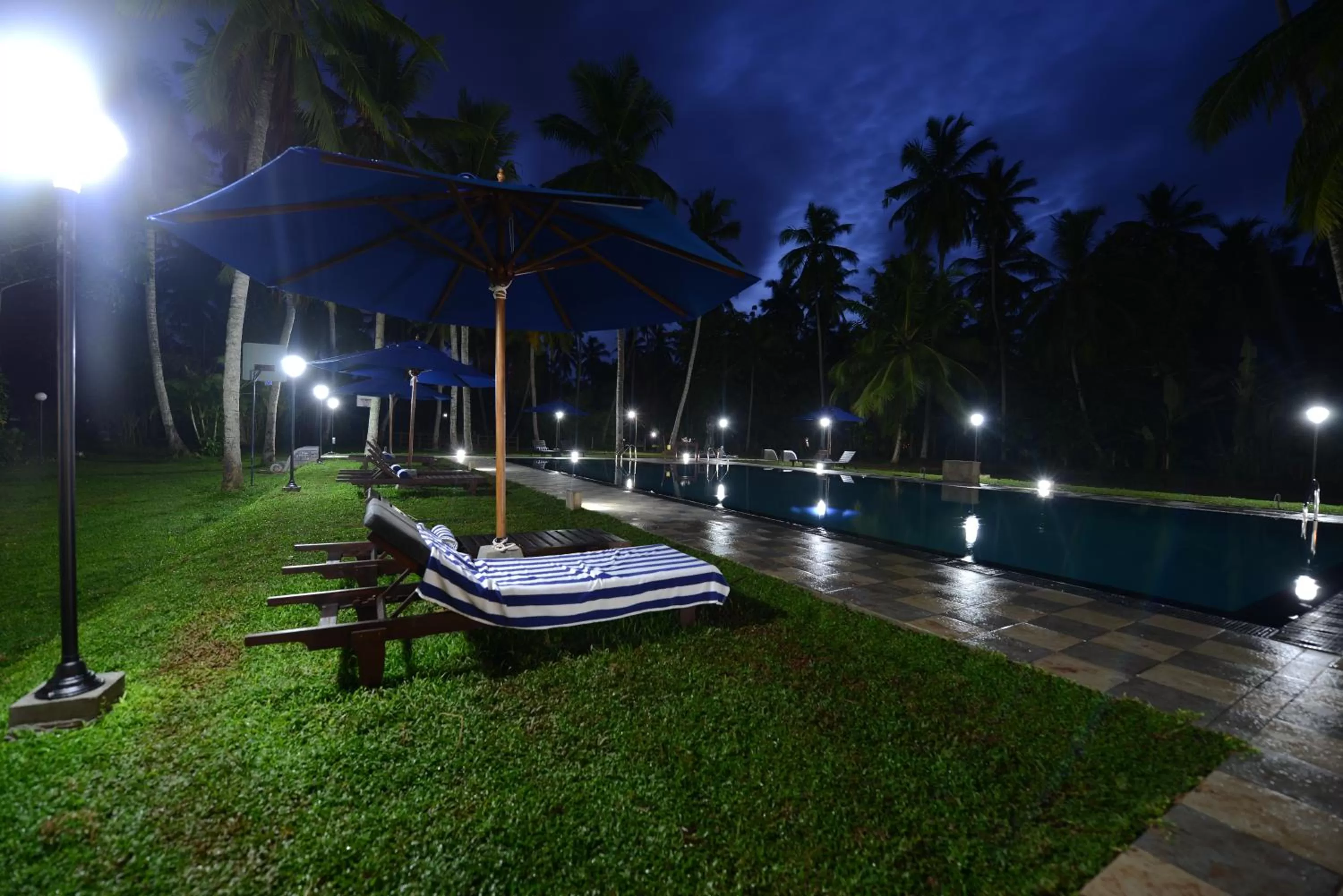 Swimming pool in Oreeka - Katunayake Airport Transit Hotels