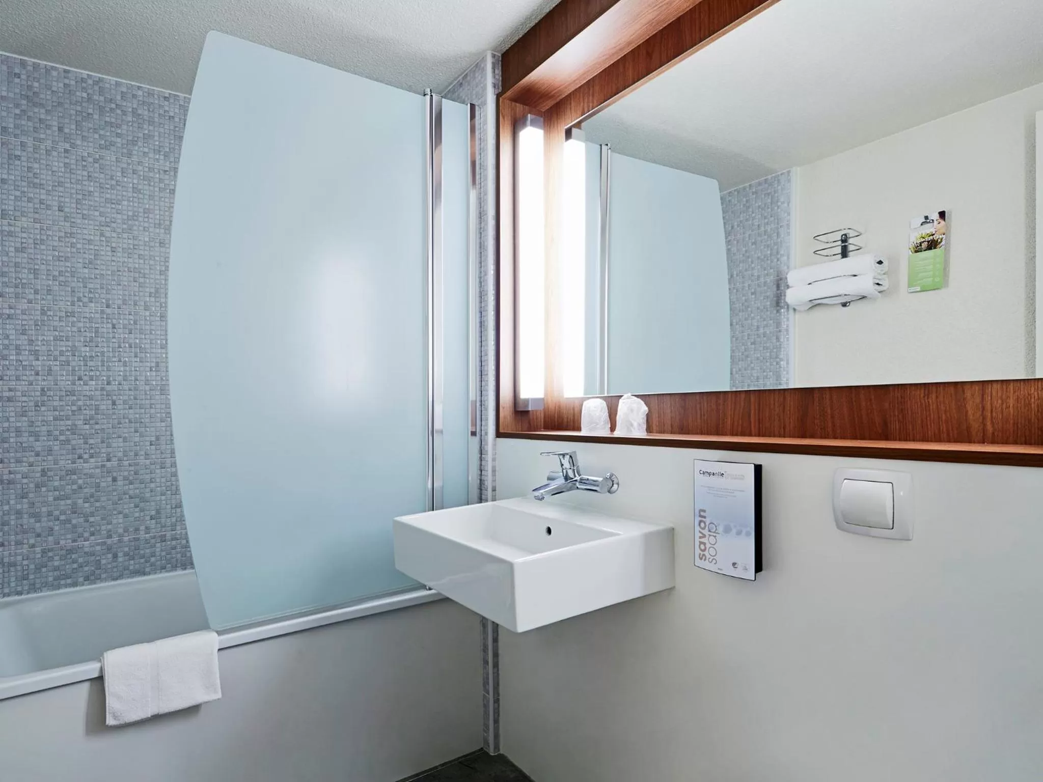 New Generation Double Room  in Campanile NATURE - Aix En Provence Meyreuil