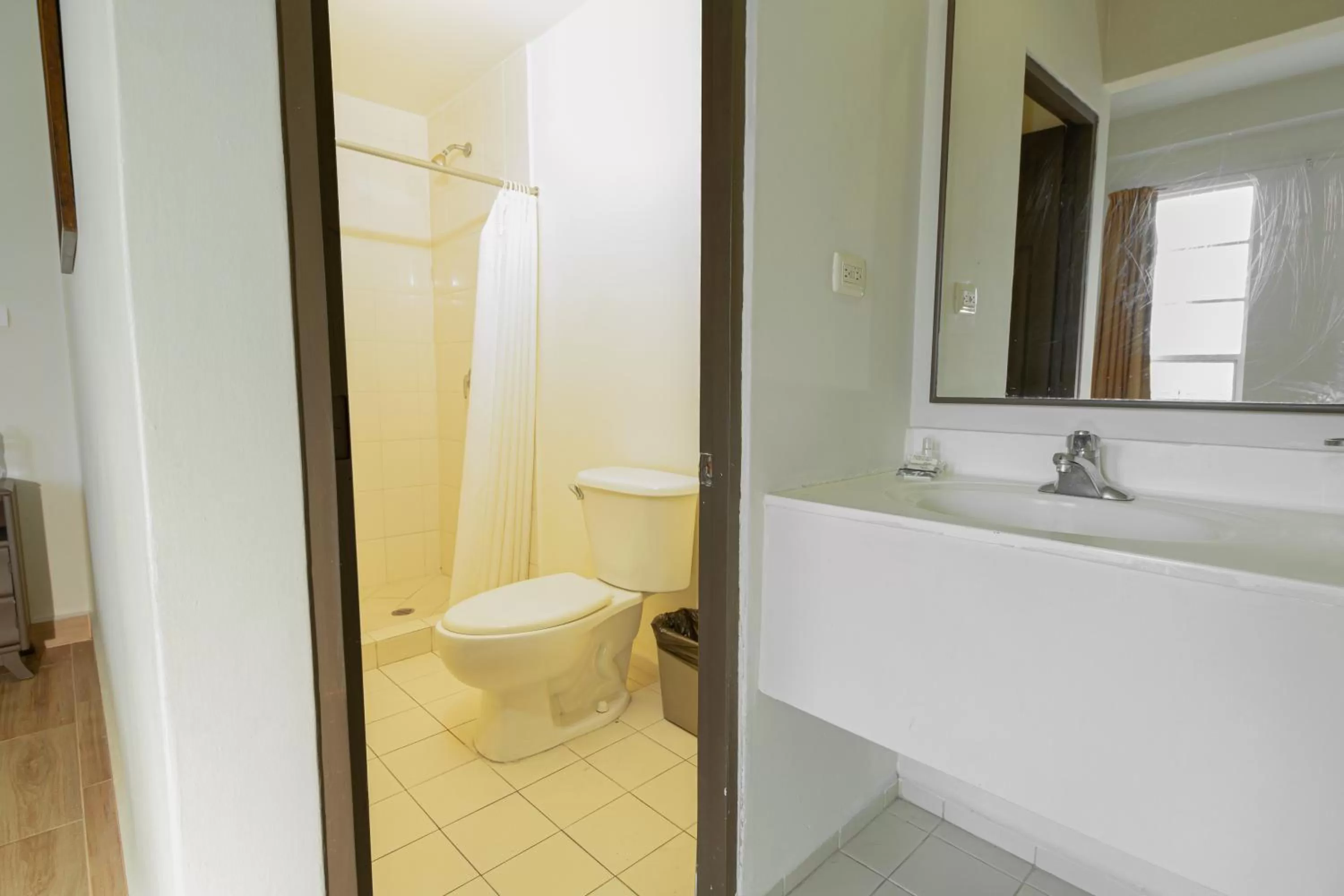 Bathroom in Hotel Plaza del Arco Express