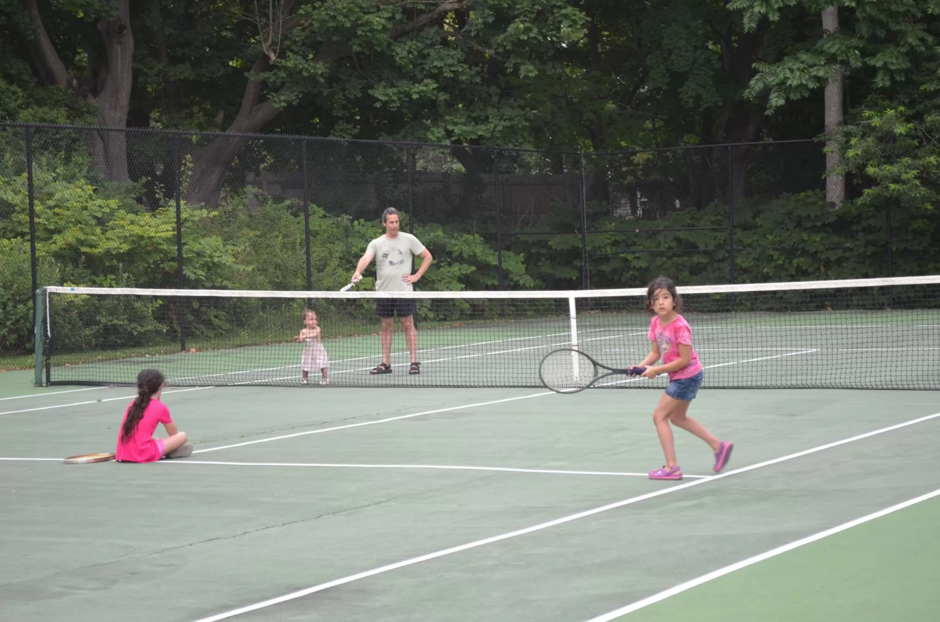 Tennis court in Southampton Inn