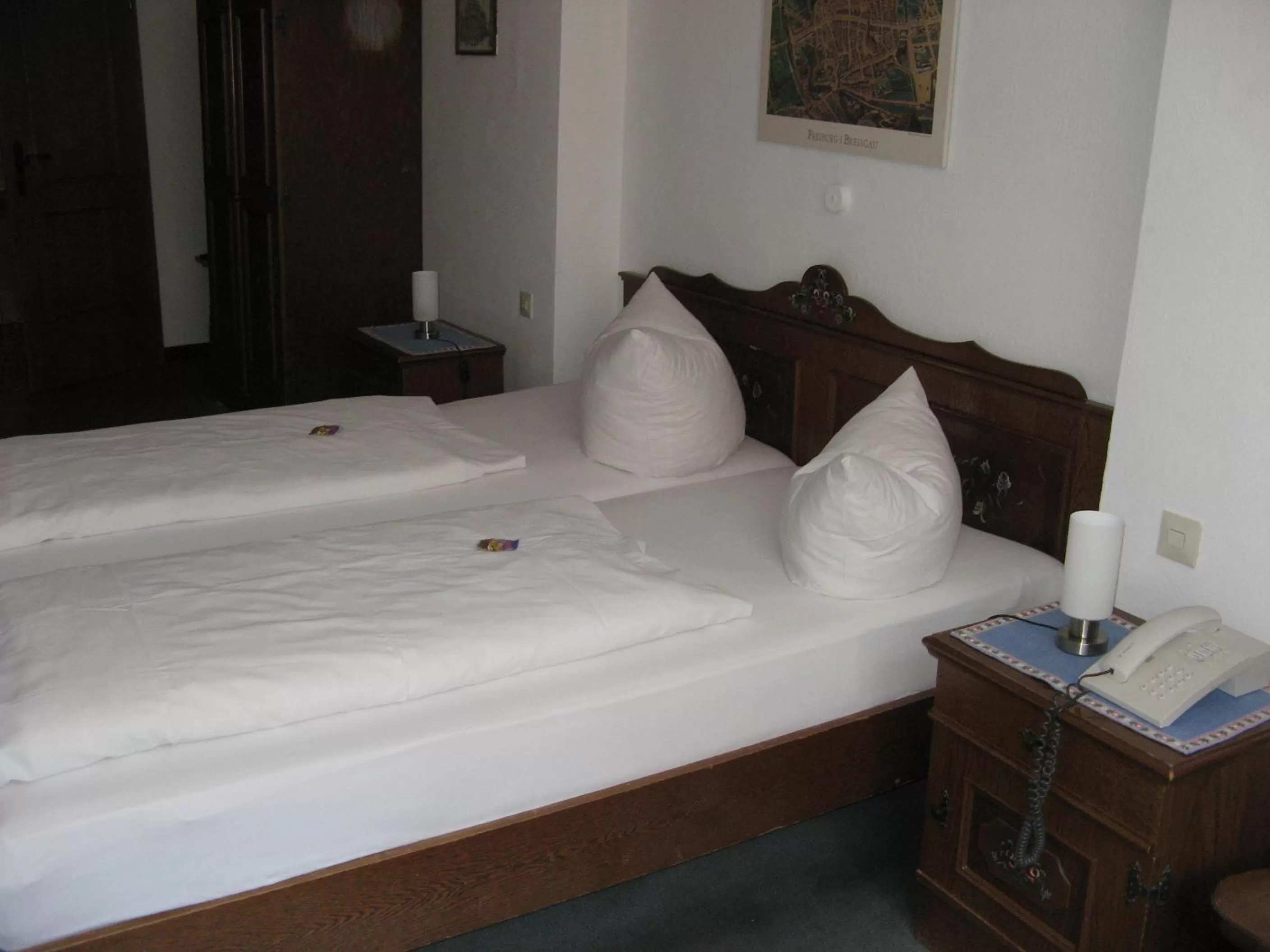 Photo of the whole room, Bed in Gasthaus Löwen