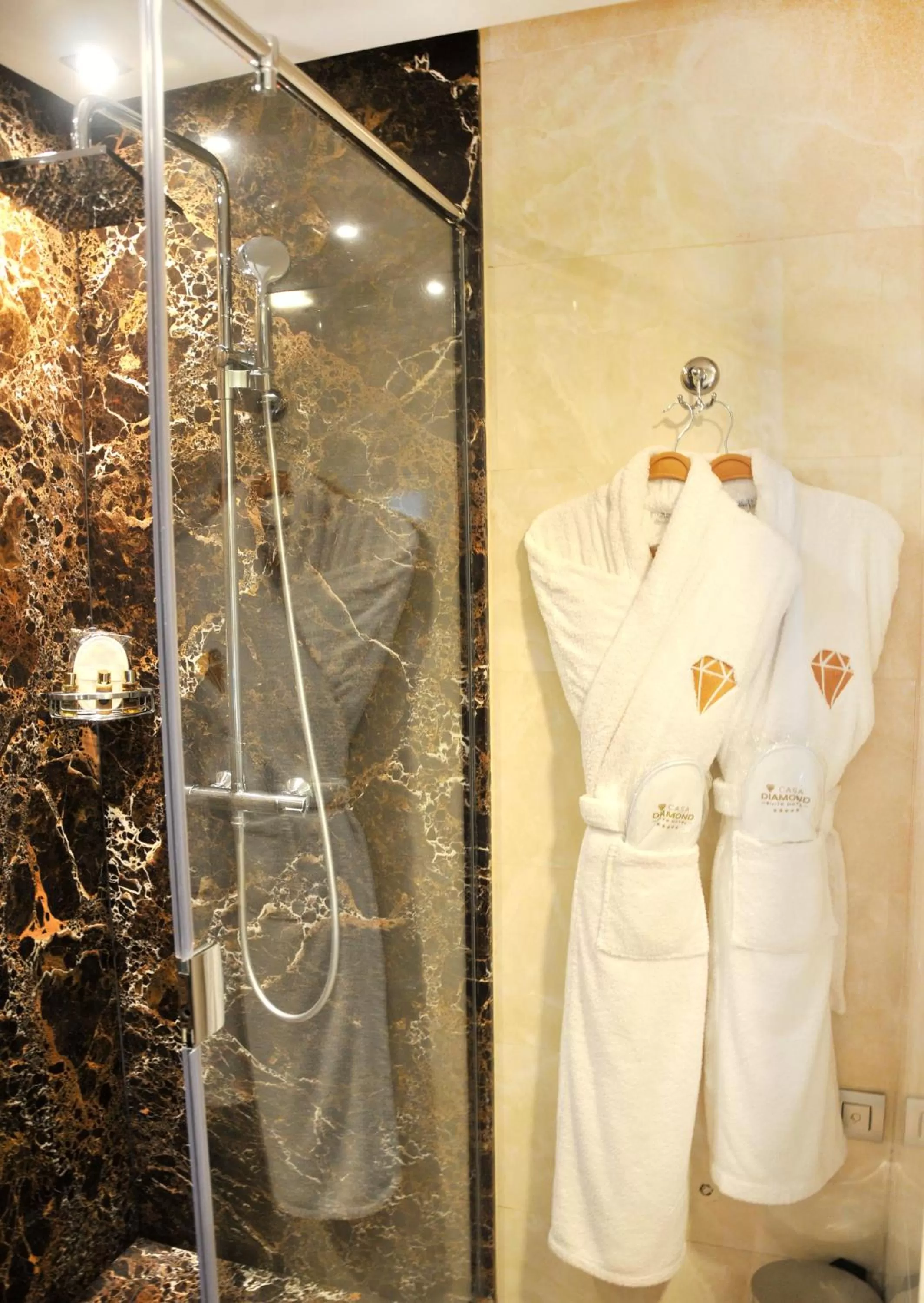 Bathroom in Suite Hotel Casa Diamond