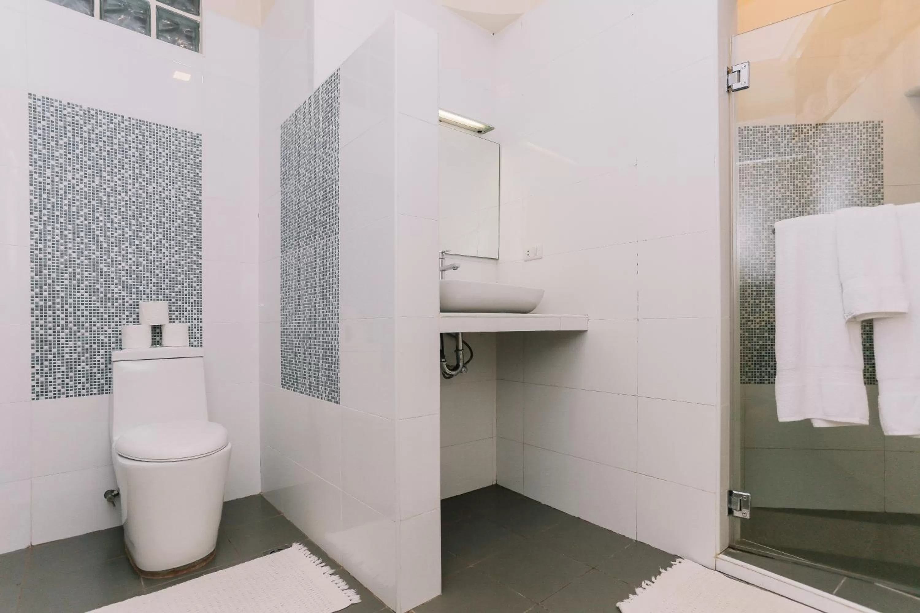 Bathroom in Turtle Bay Dive Resort