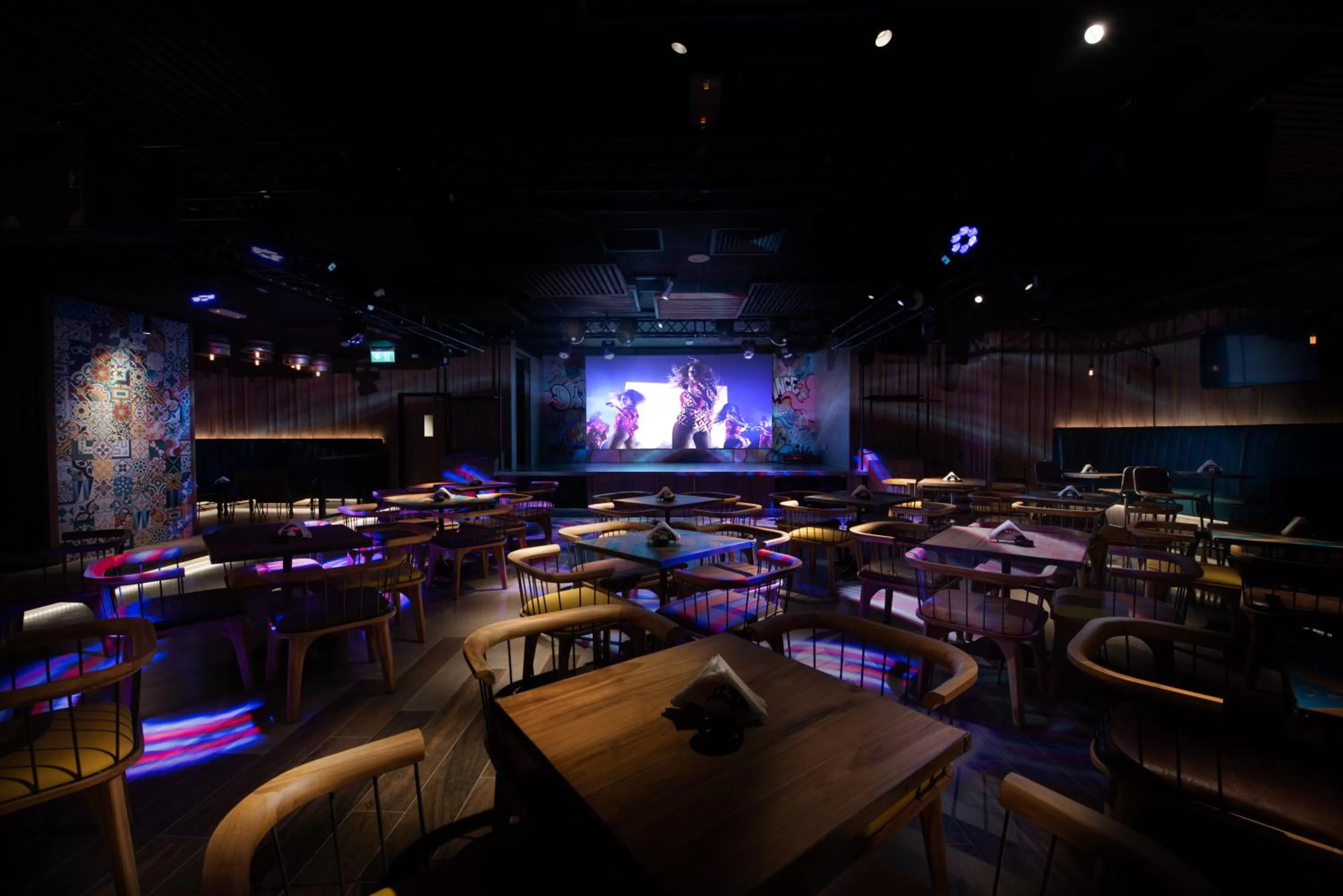 Nightclub / DJ, Restaurant/Places to Eat in Hyatt Place Dubai Al Rigga Residences