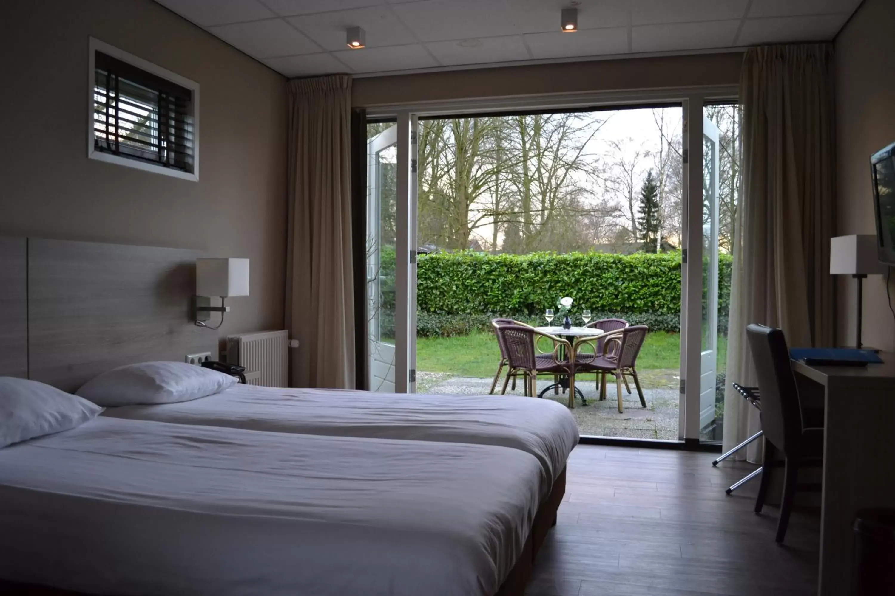 Spacious comfort double room with terrace in Fletcher Hotel Het Veluwse Bos Spacious comfort double room with terrace in Fletcher Hotel Het Veluwse Bos