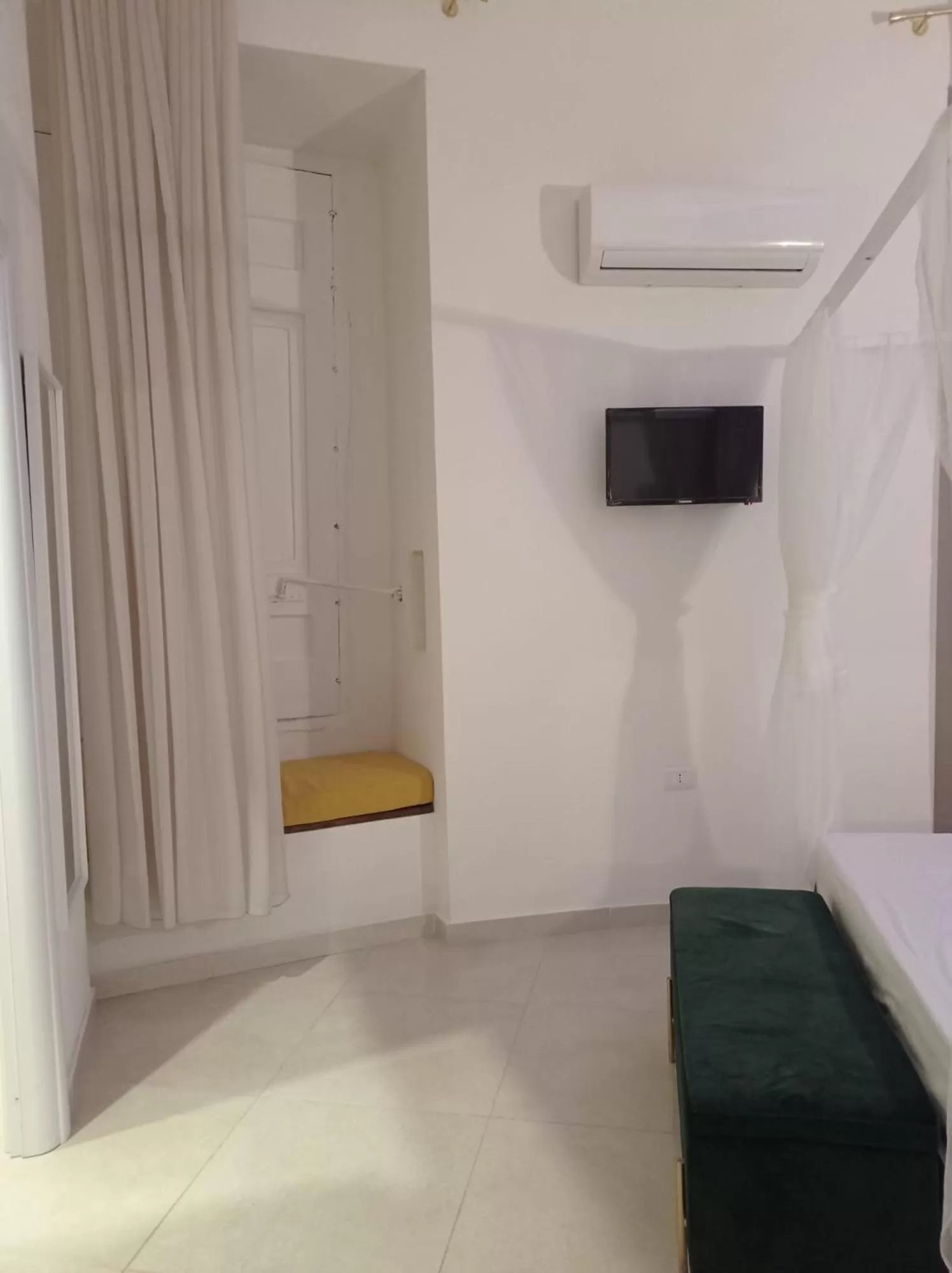 Bed, TV/Entertainment Center in RELAIS TORRE GLORIA