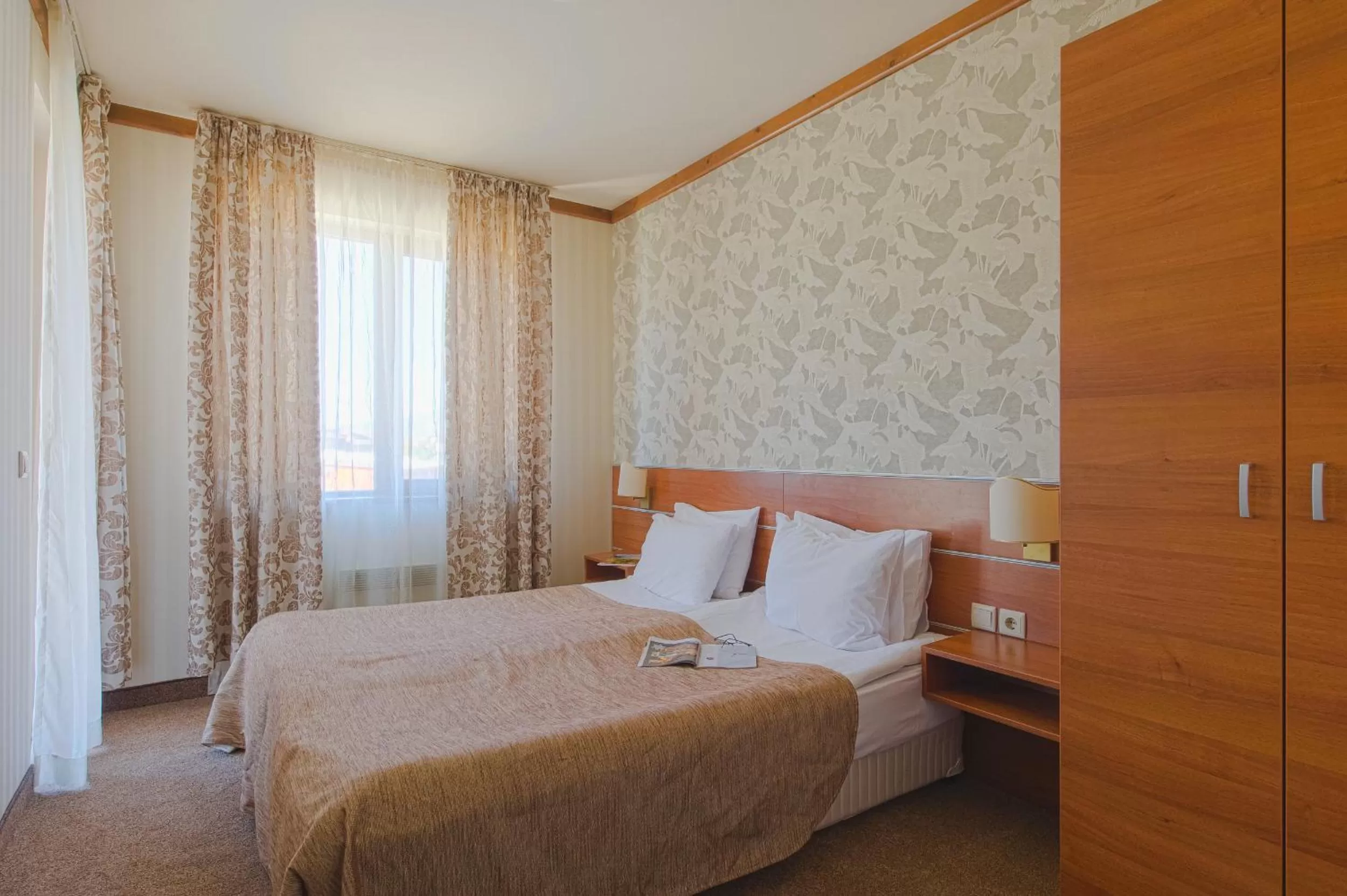 Bedroom, Bed in Vihren Royal Palace