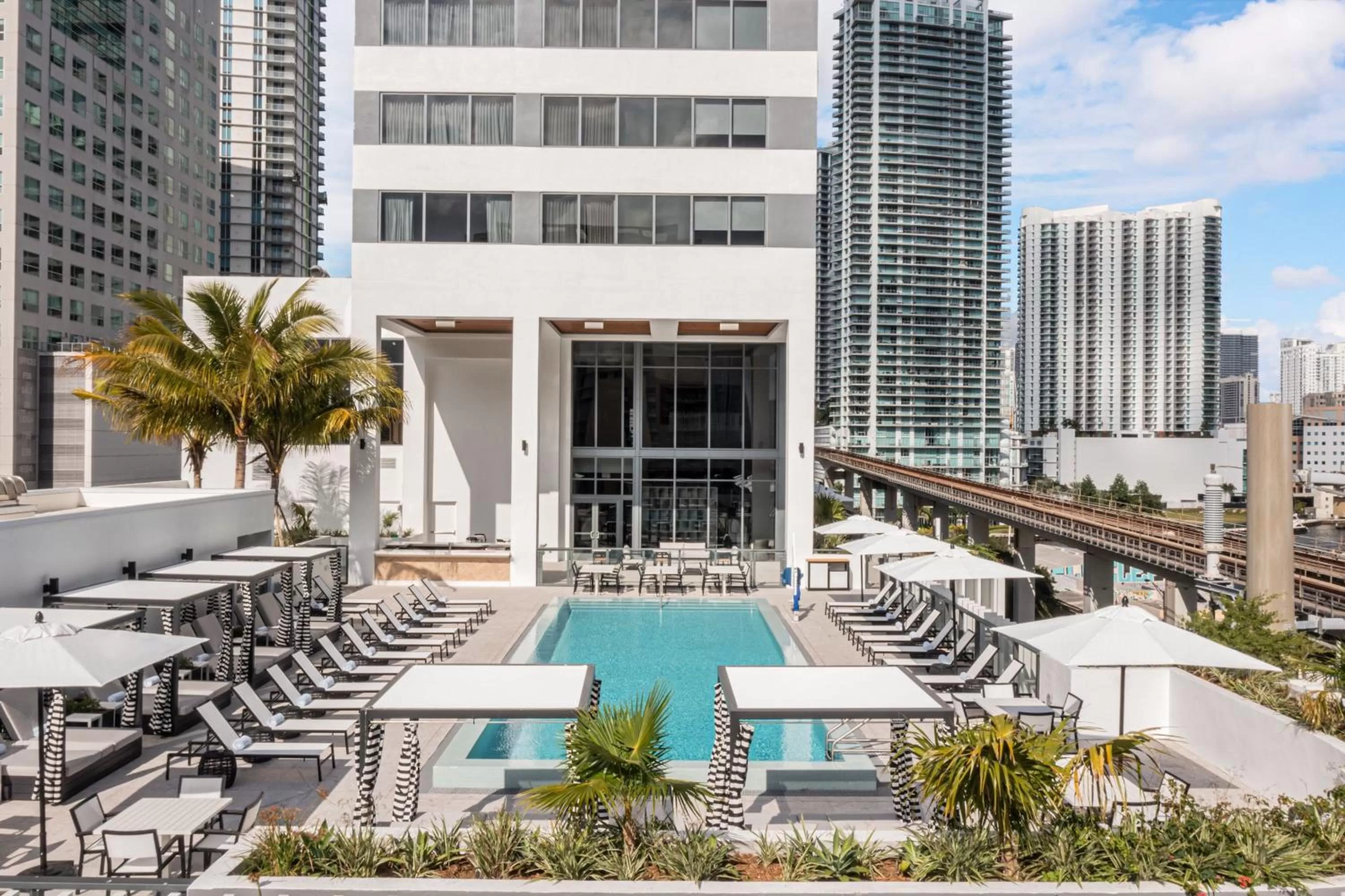 Swimming pool in Element Miami Brickell
