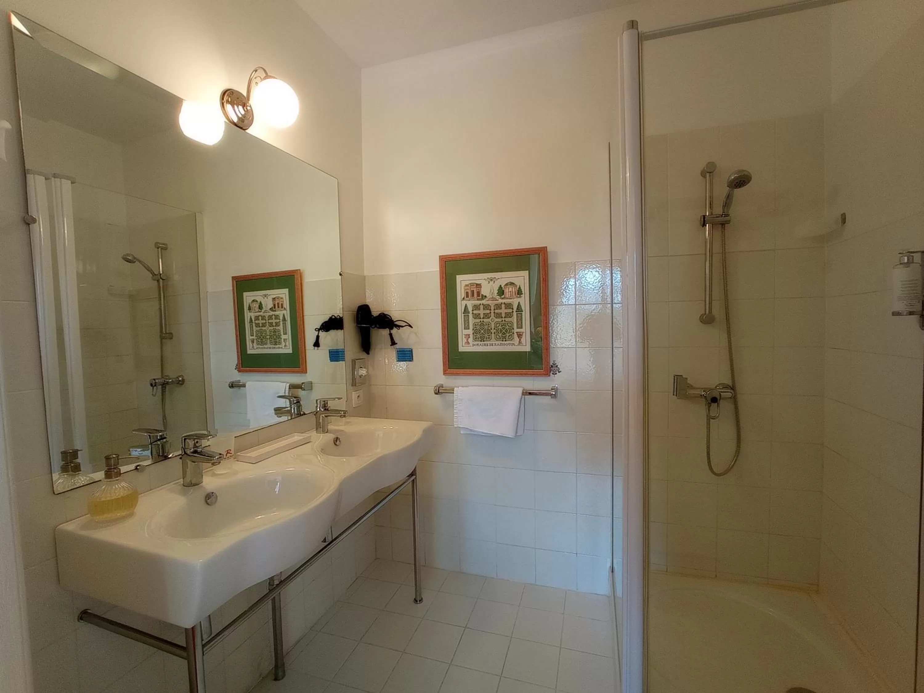 Shower in Domaine de Rasigous