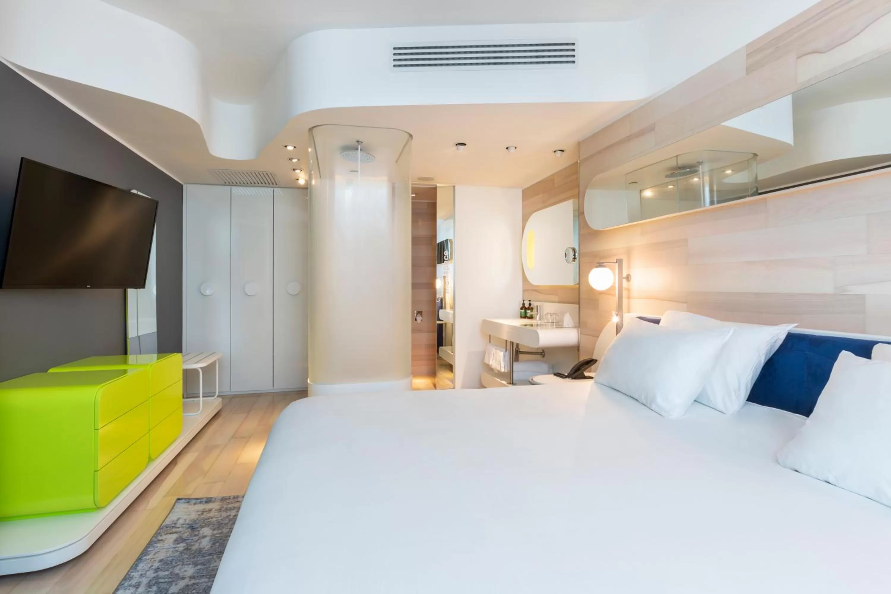 Bed in voco Milan-Fiere by IHG