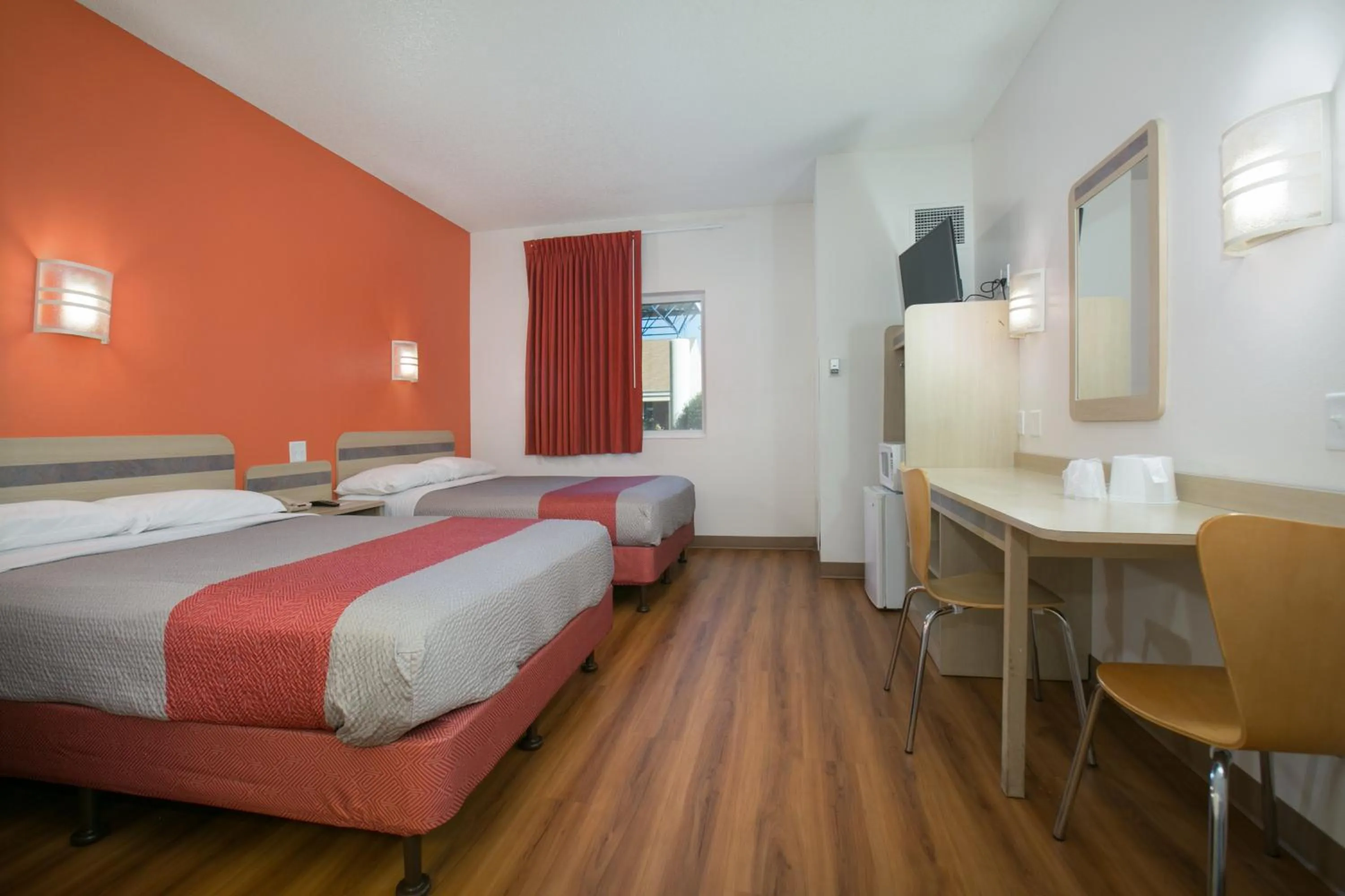 Bedroom, Bed in Motel 6-Brooklyn Center, MN - Minneapolis