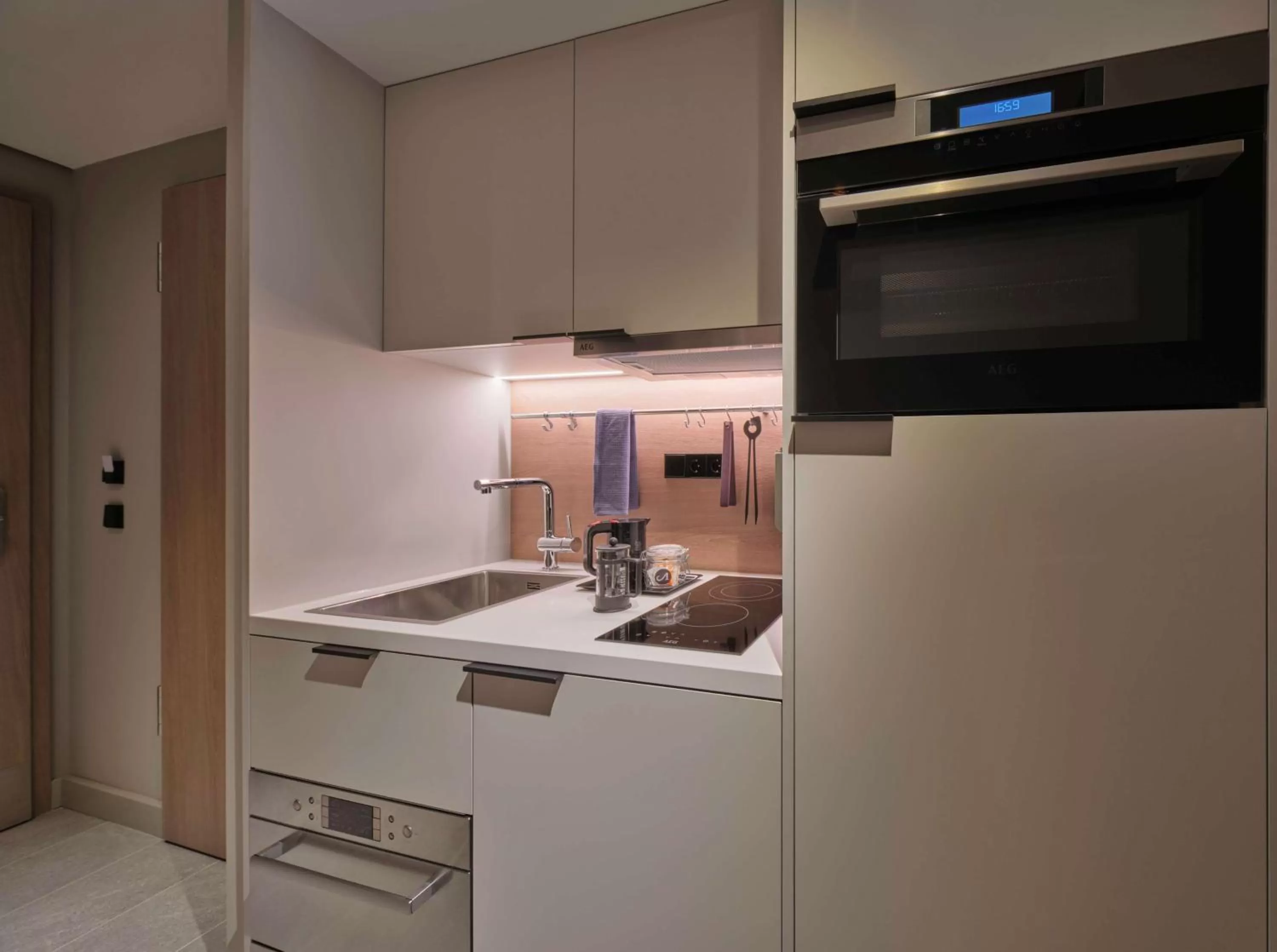 Kitchen or kitchenette in Adina Apartment Hotel Wiesbaden