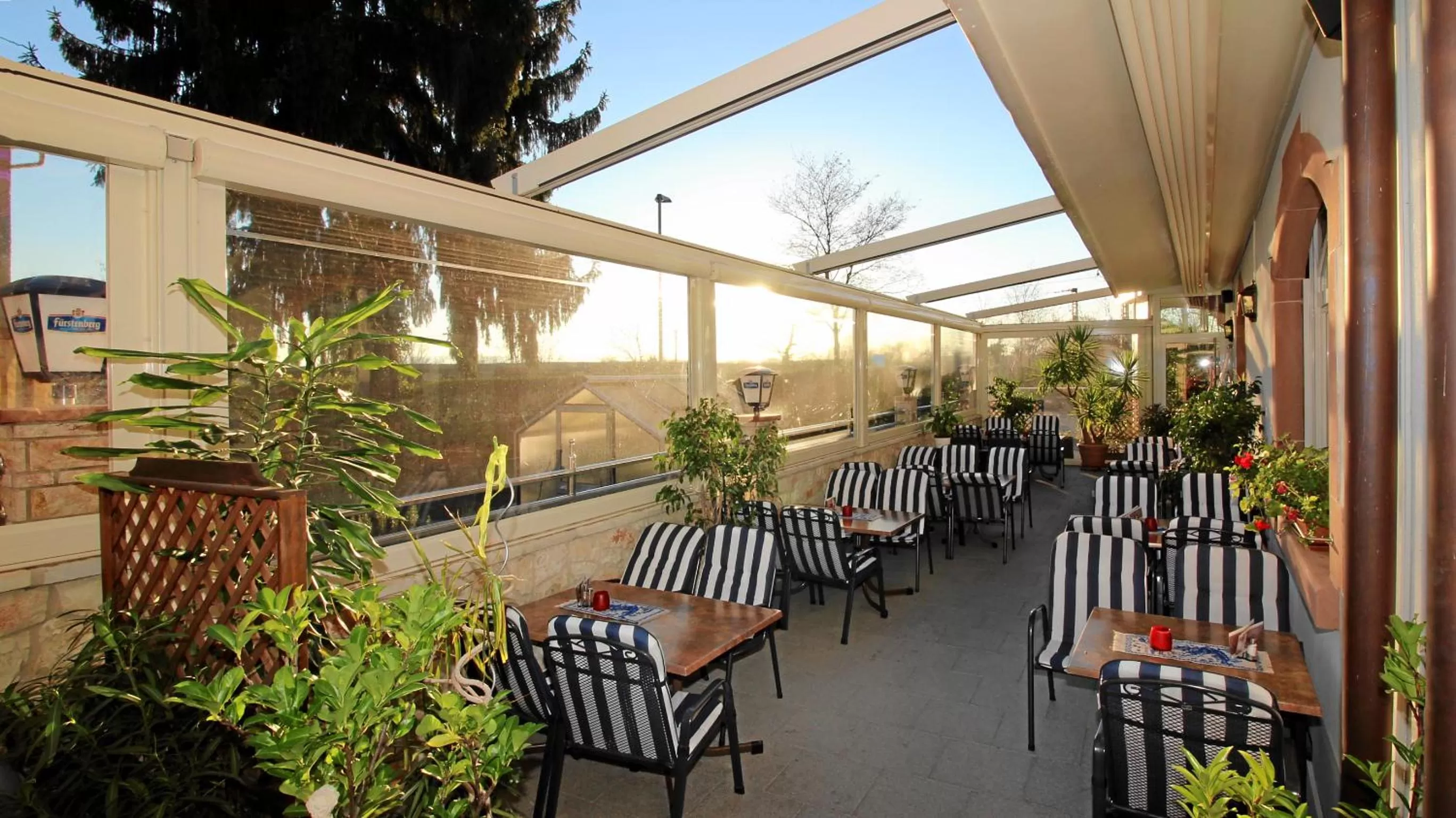 Restaurant/places to eat in Hotel-Restaurant Axion