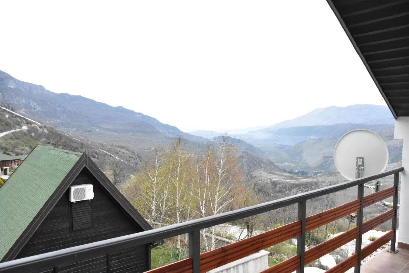 OSTROG Aparthotel KOLIBA-VLASTNIŠTVO MANASTIRA OSTROG