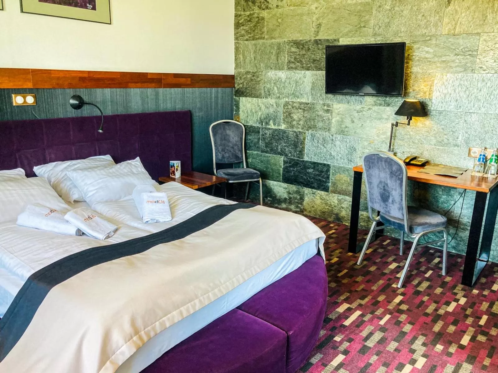 TV and multimedia, Bed in Hotel Modus