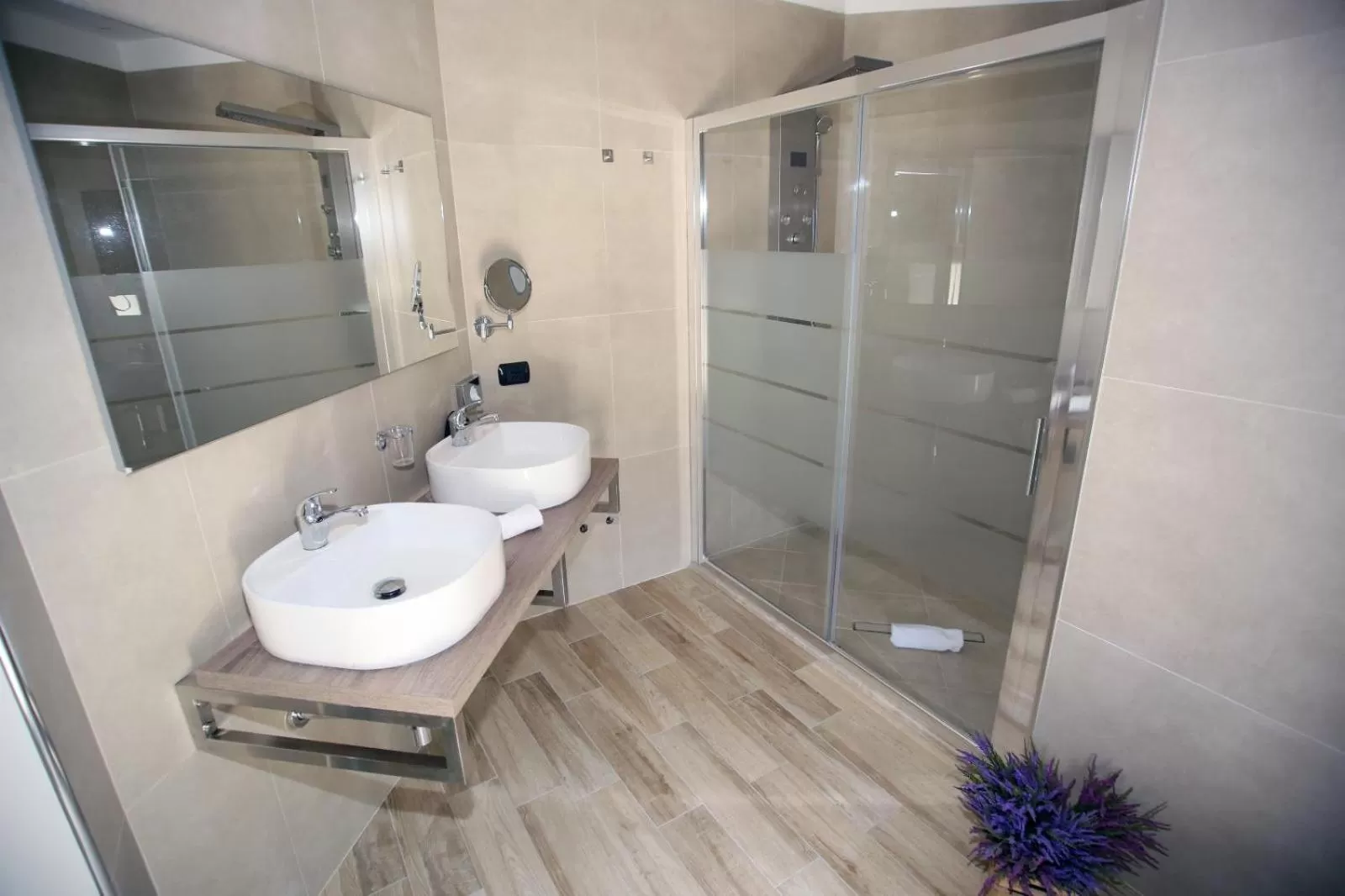 Bathroom in paradise suite