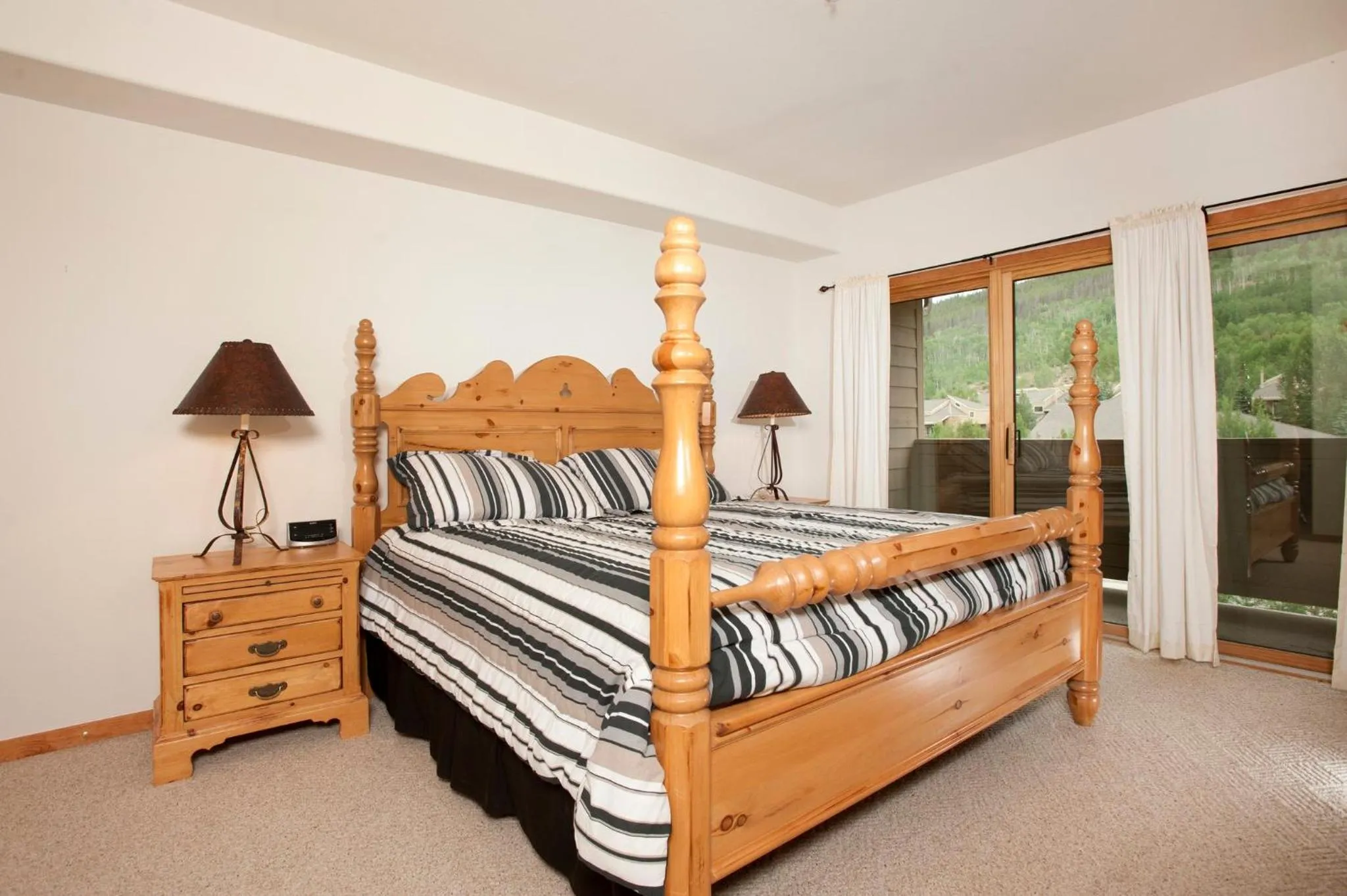 Photo of the whole room, Bed in Gateway Mountain Lodge, A Vail Resorts Property