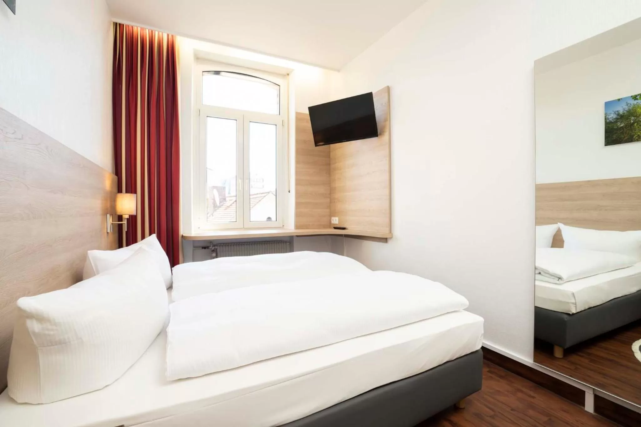 Photo of the whole room, Bed in Hotel National