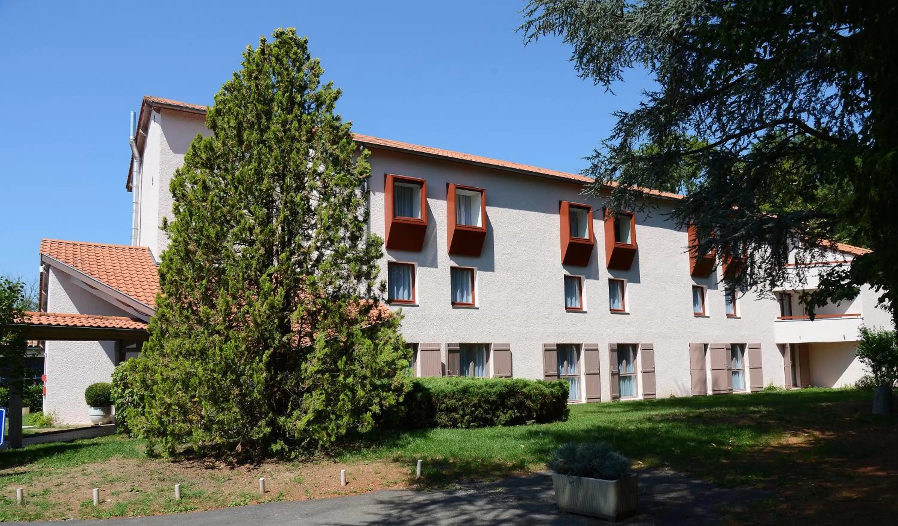 Property building in Clos St Eloi, The Originals Relais (Relais du Silence)