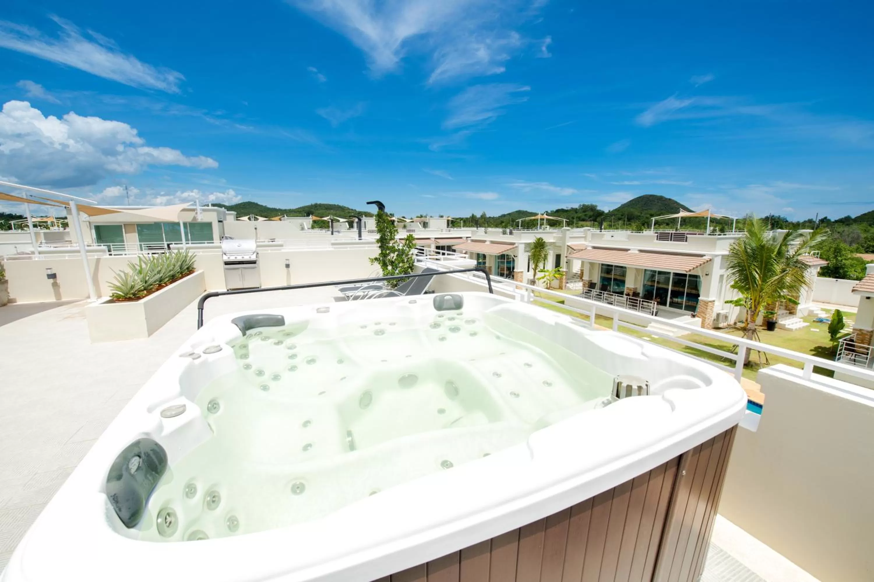 Day in Oriental Beach Pearl Resort