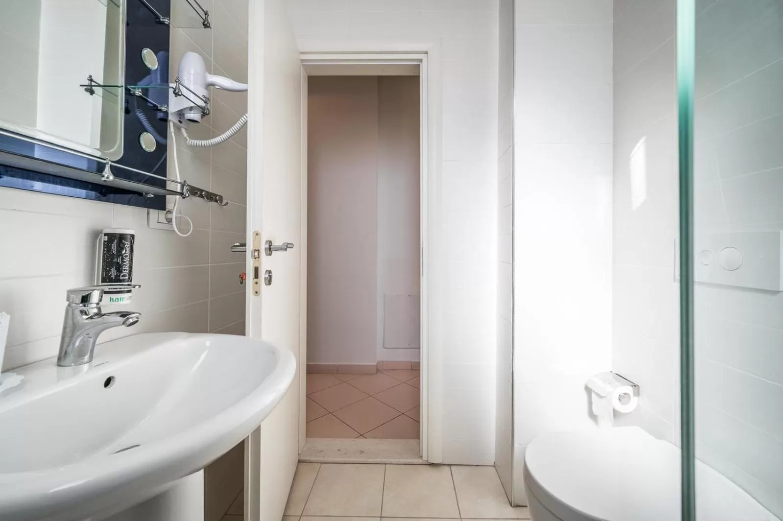 Hot Tub, Bathroom in Hotel Kamomil