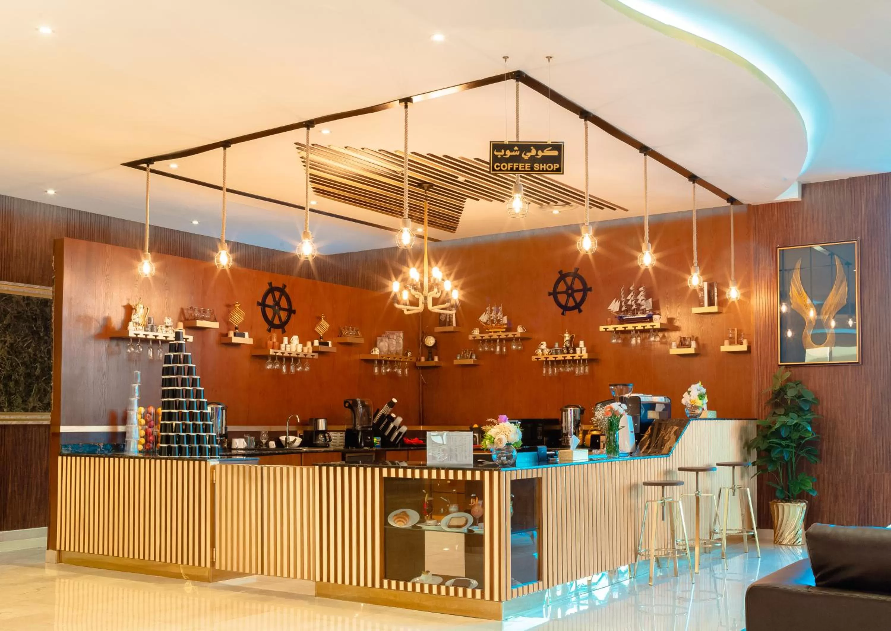 Restaurant/places to eat in Golden Ship Hotel