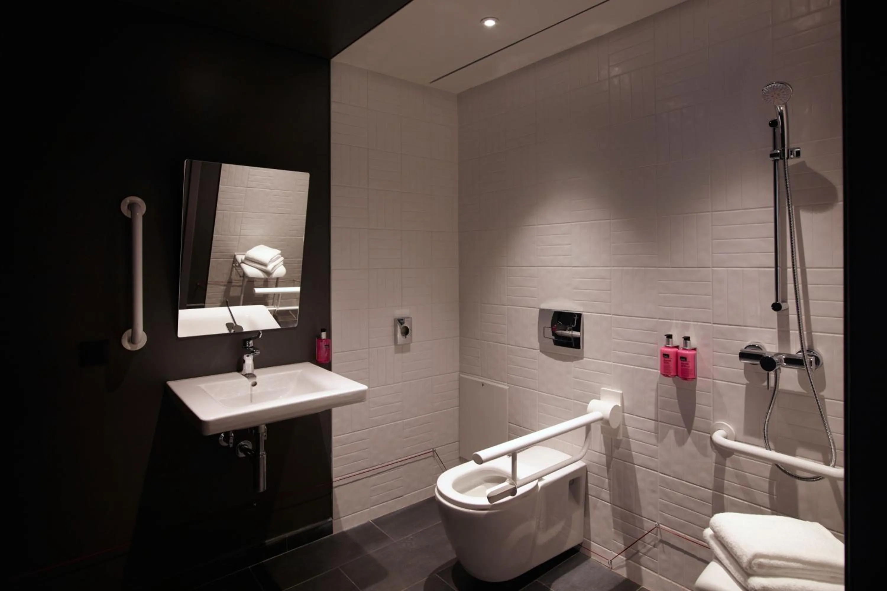 Bathroom in Moxy Athens City