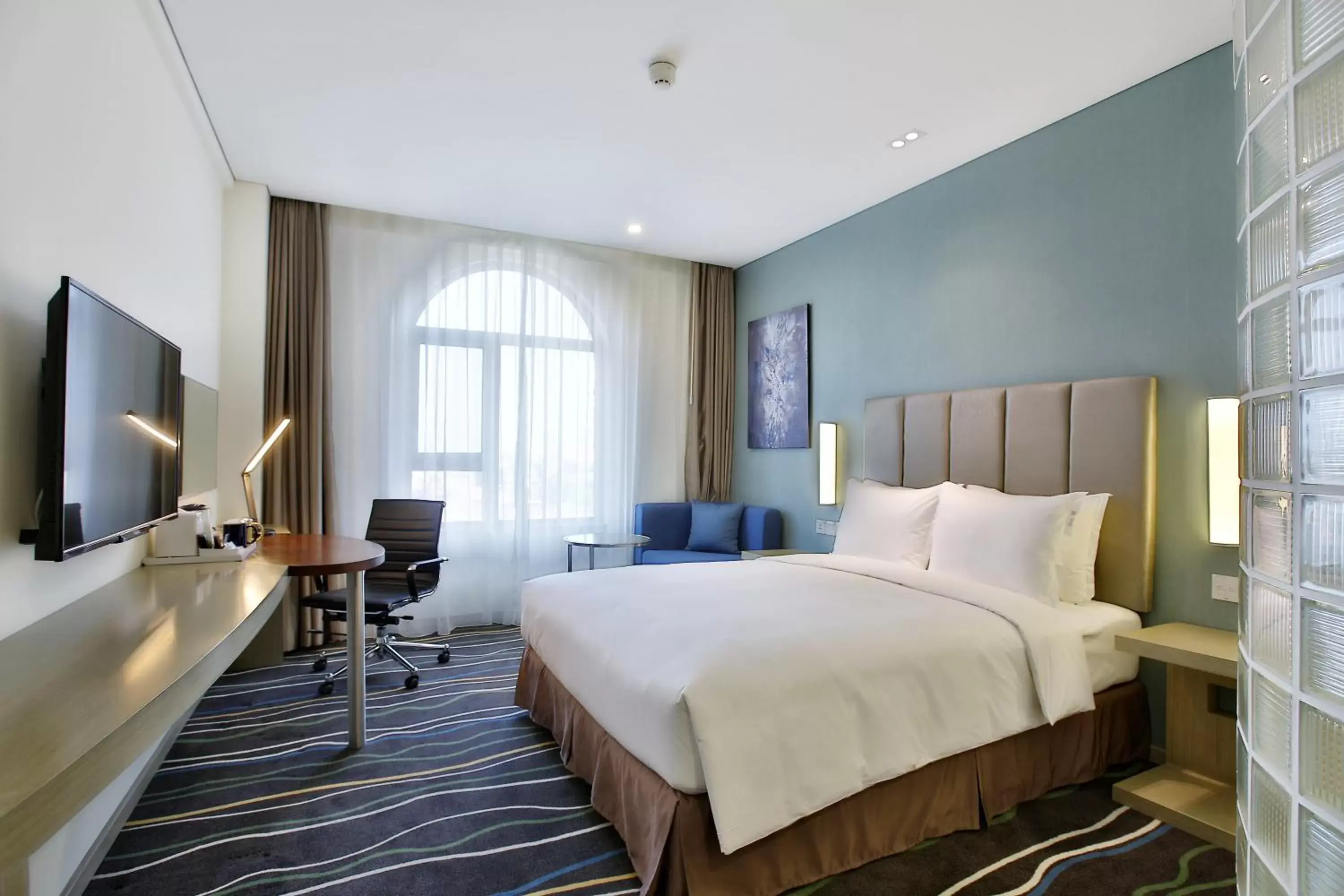 Standard Queen Room in Holiday Inn Express Langfang Park View by IHG Standard Queen Room in Holiday Inn Express Langfang Park View by IHG