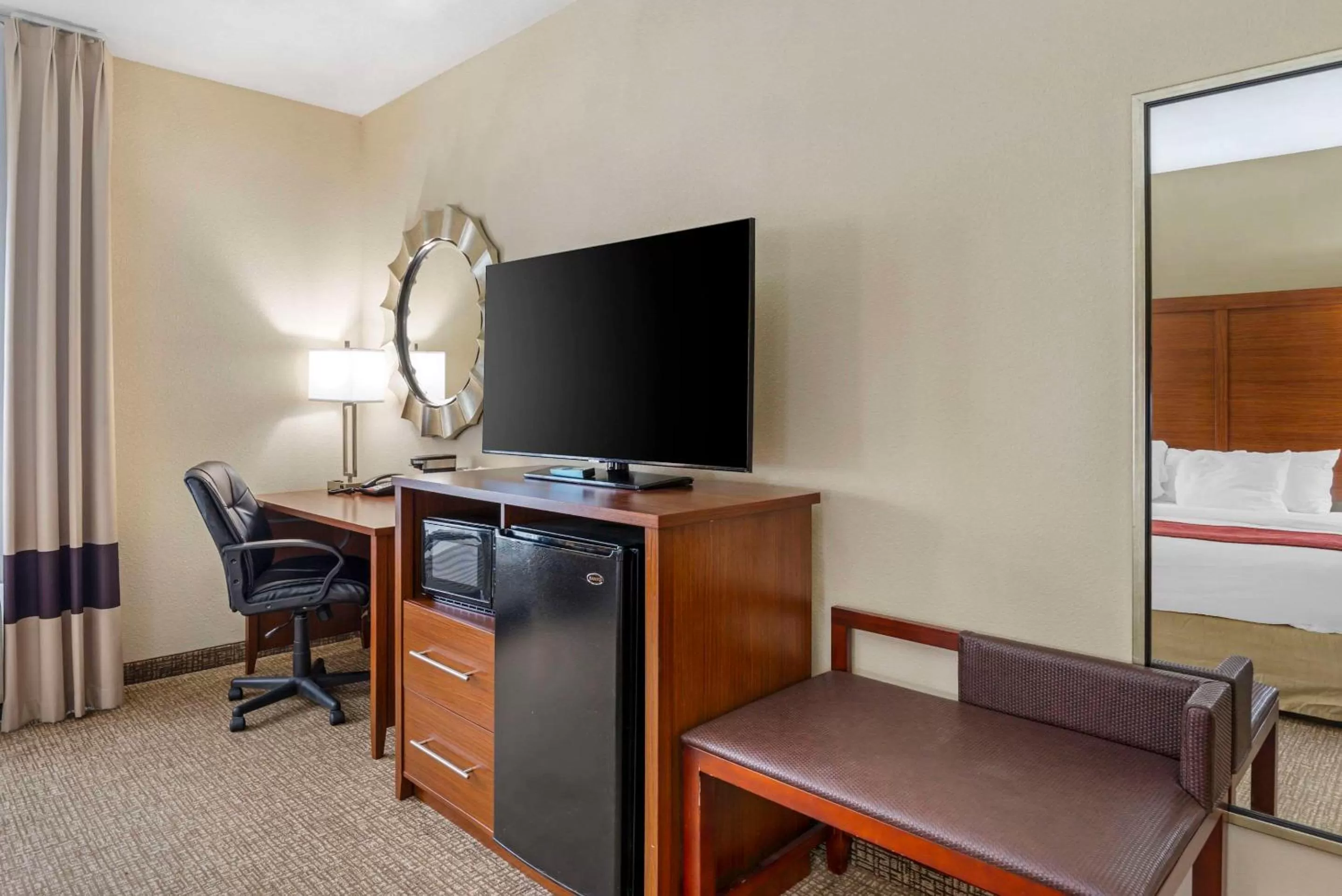 Bedroom in Comfort Suites At Virginia Center Commons