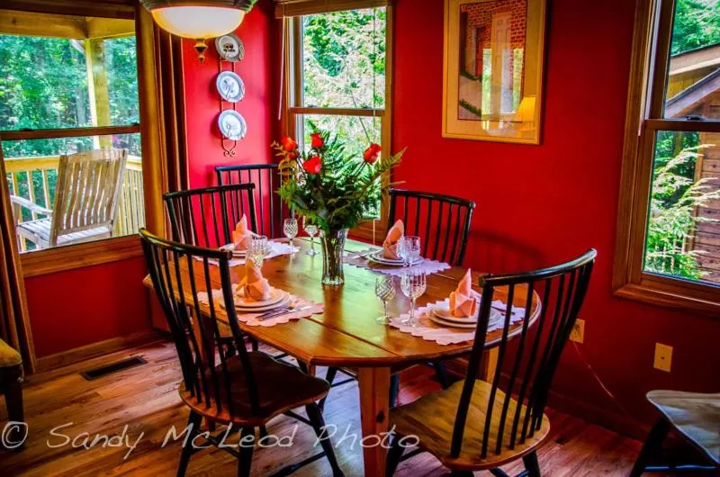 Dining area in Asheville Cabins of Willow Winds