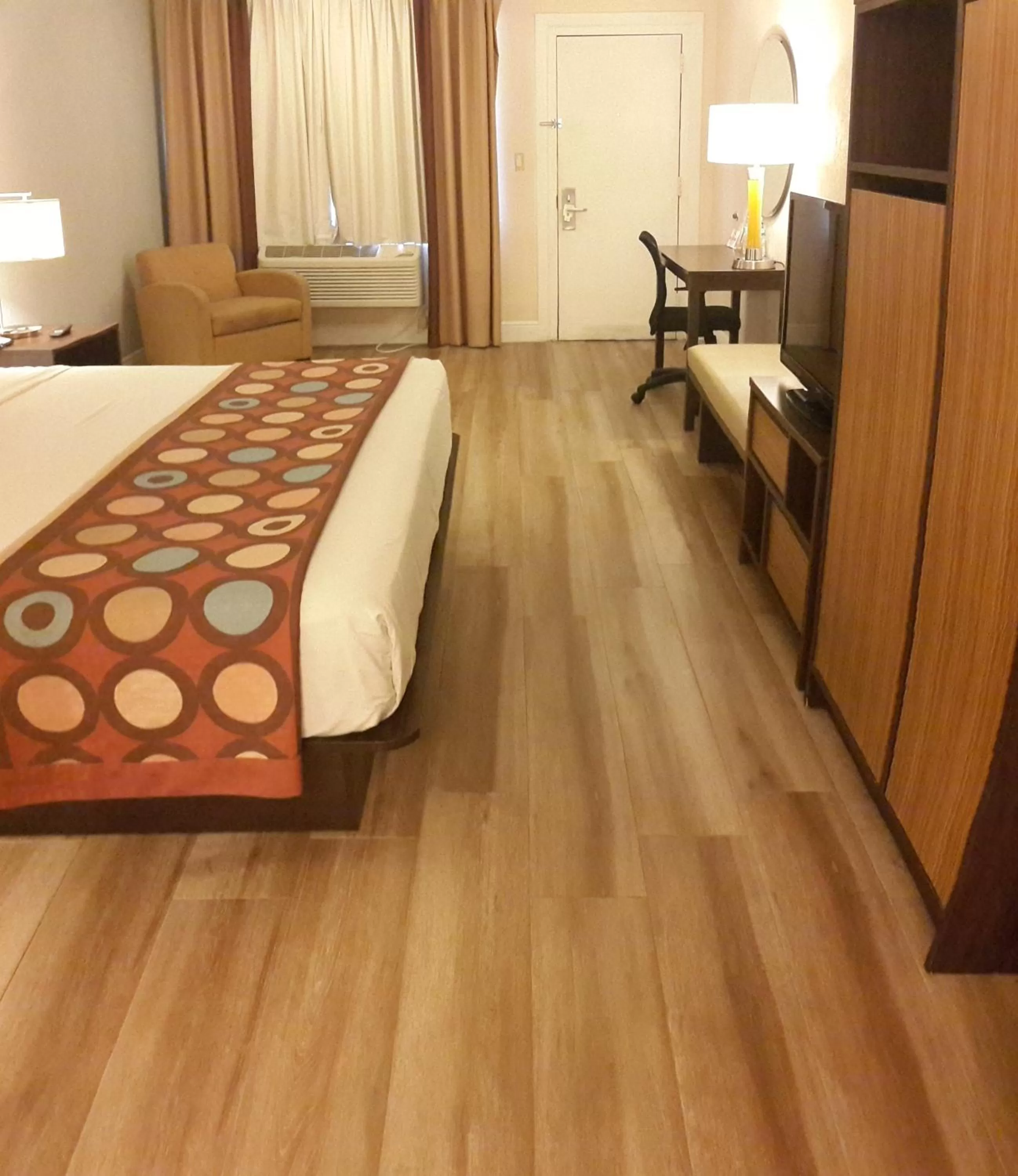 Photo of the whole room, Bed in Super 8 by Wyndham Florida City/Homestead/Everglades