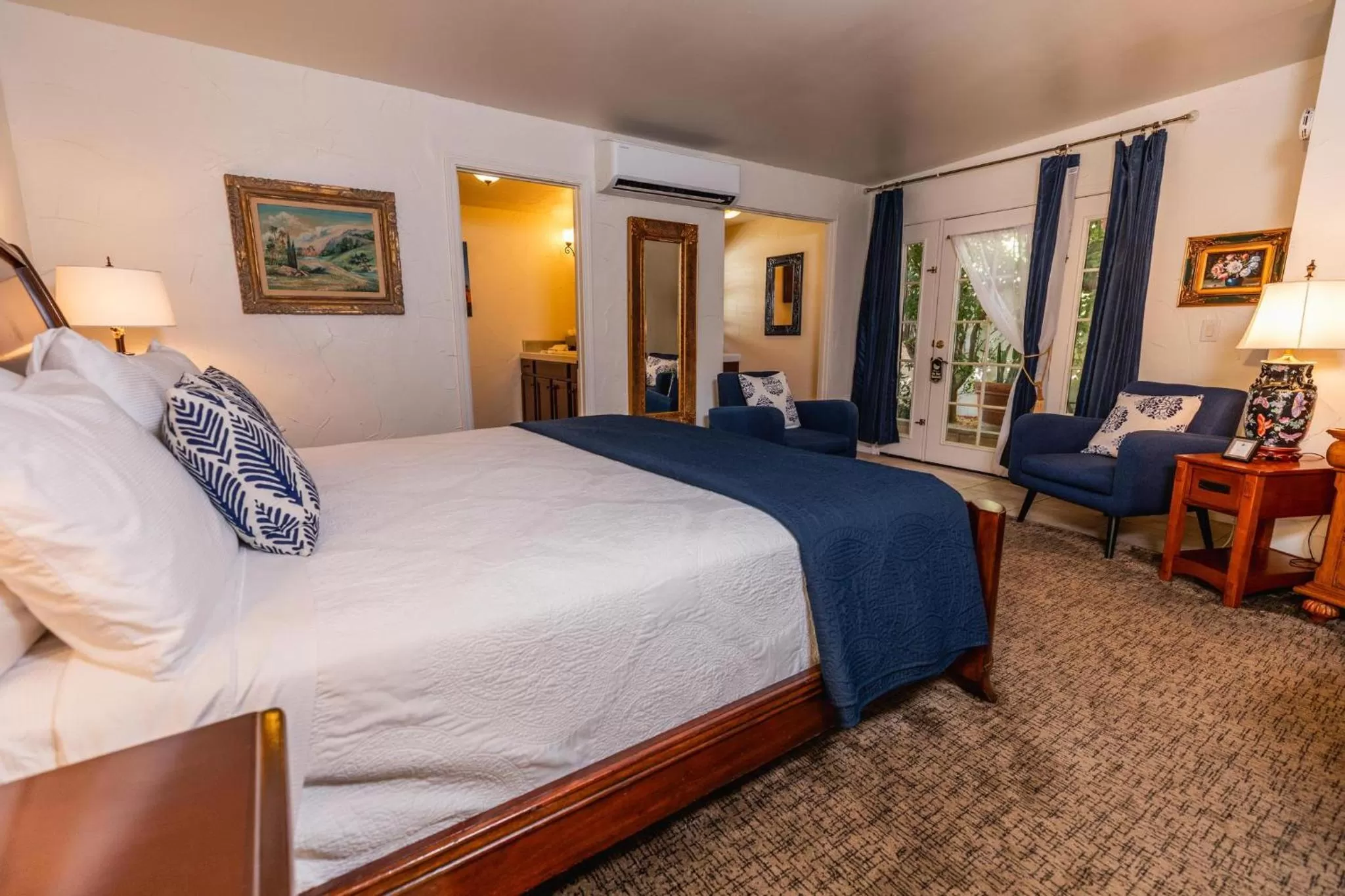 Bed in Old Ranch Inn - Adults Only 21 & Up