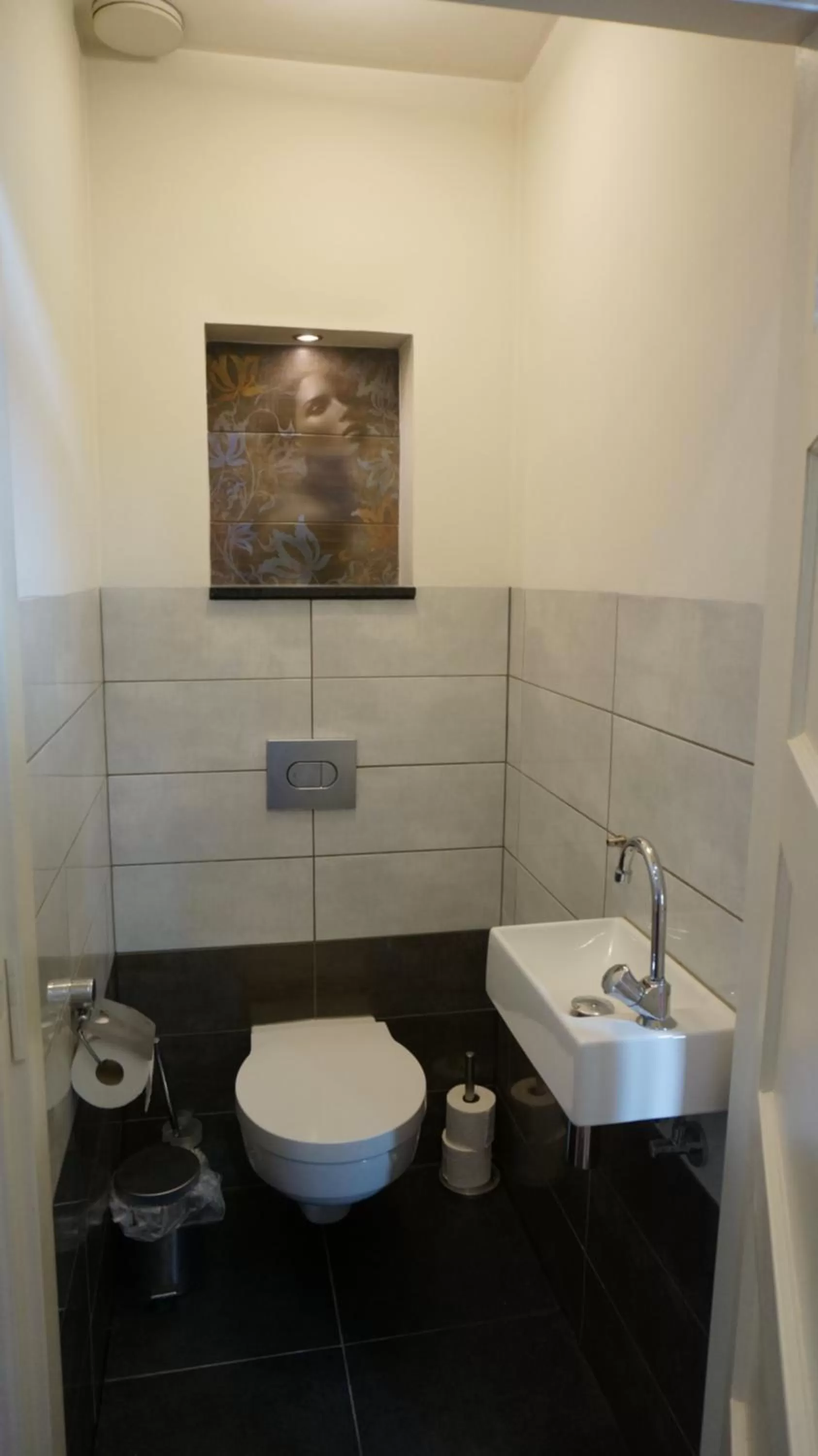 Toilet in Xaviera's Bed and Breakfast