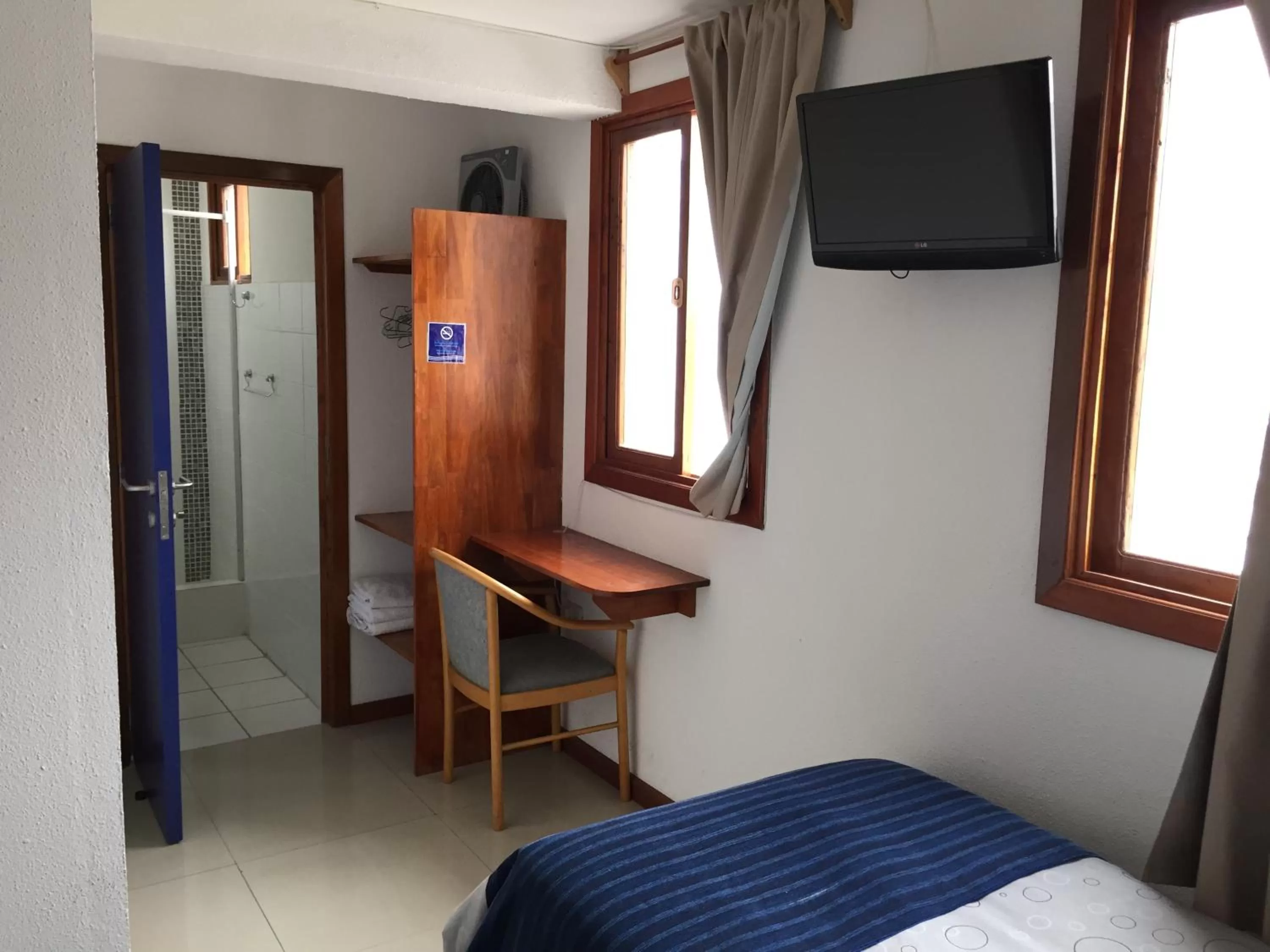 Bedroom, TV/Entertainment Center in Hotel Esmeralda