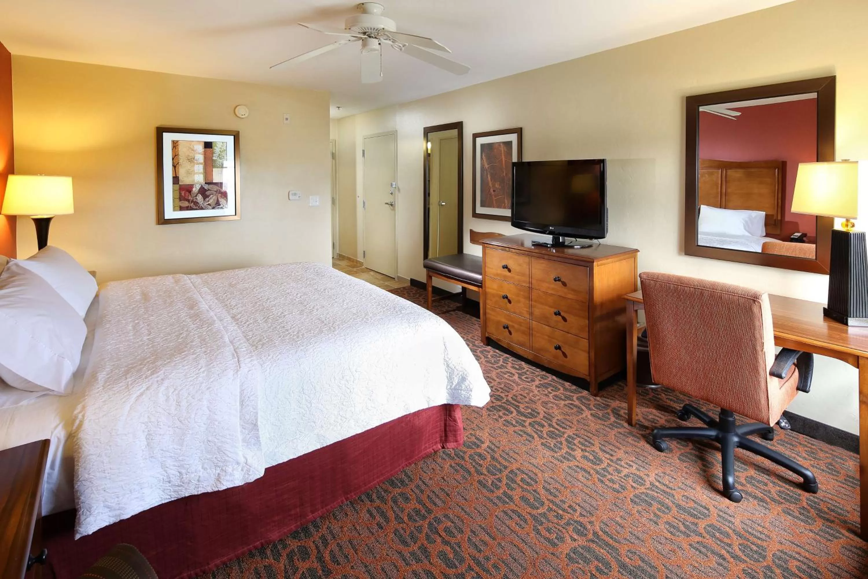 Bedroom, Bed in Hampton Inn & Suites Tucson Mall
