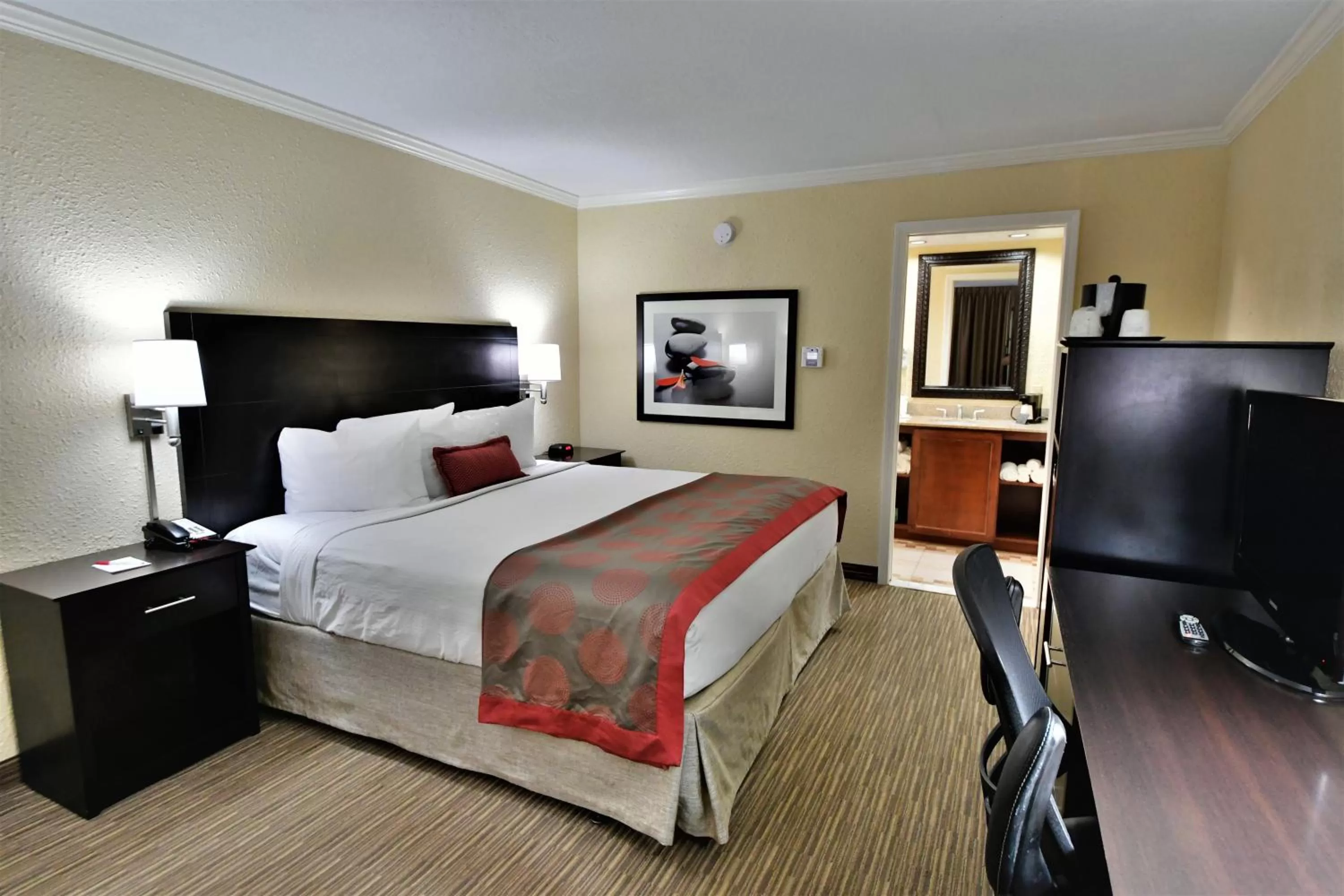 Bed in Ramada by Wyndham Jacksonville Hotel & Conference Center
