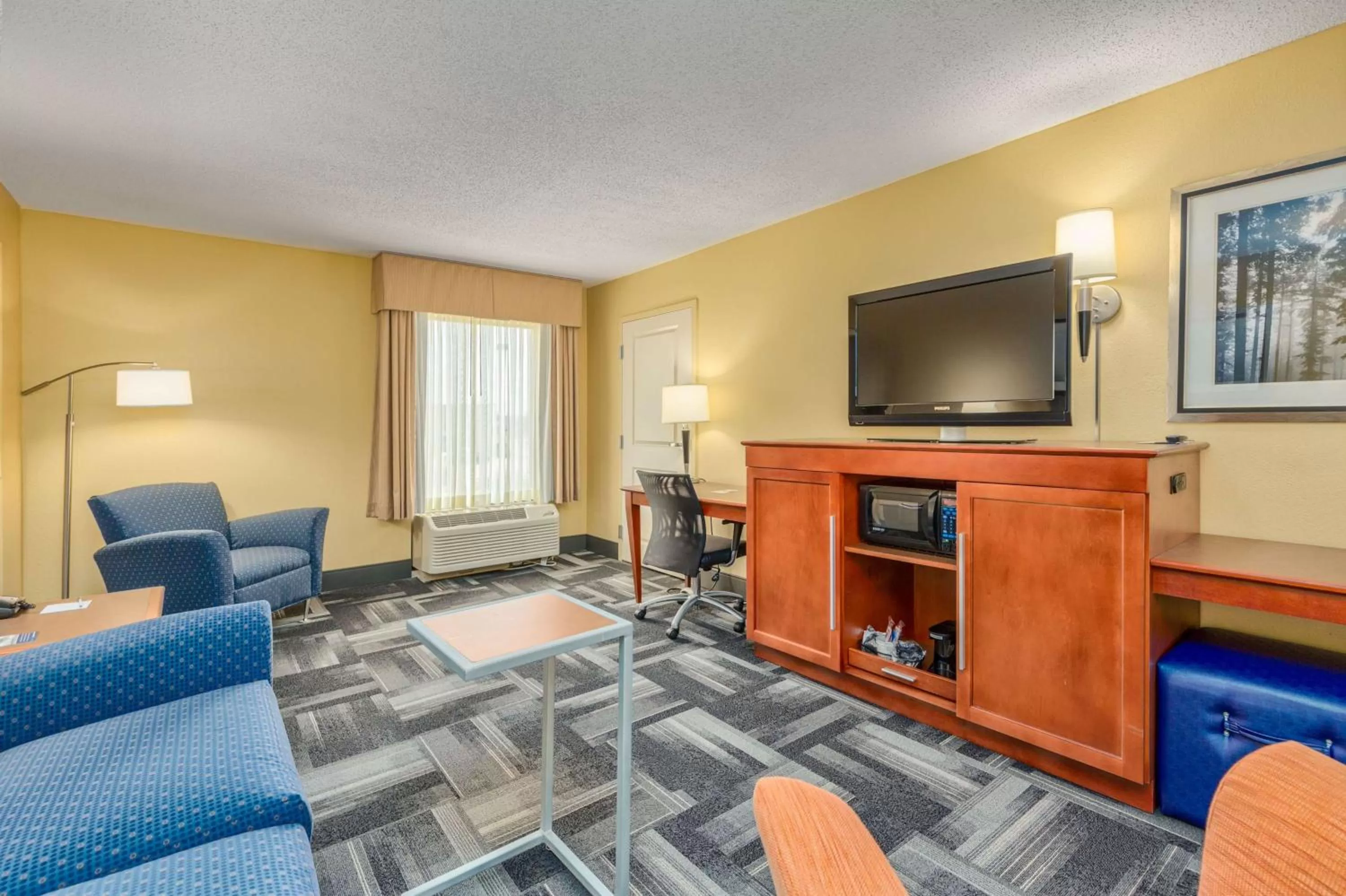 Living room in Hampton Inn Owensboro