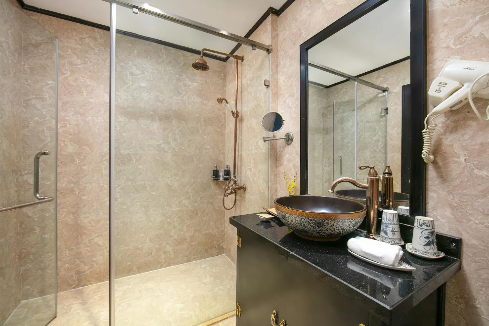 Bathroom in Lavender Central Hotel & Spa Hanoi