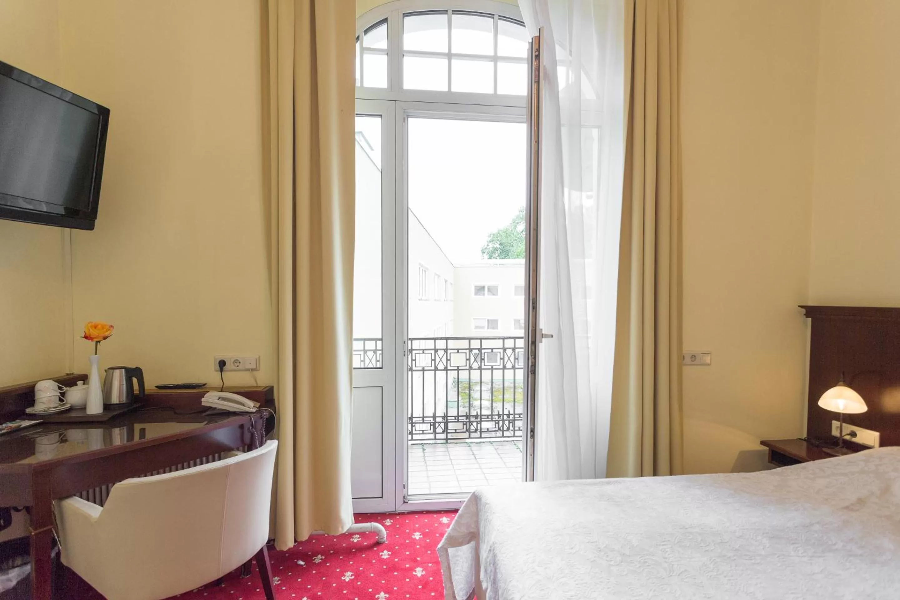 Bedroom, Bed in Hotel Viktoria Schönbrunn