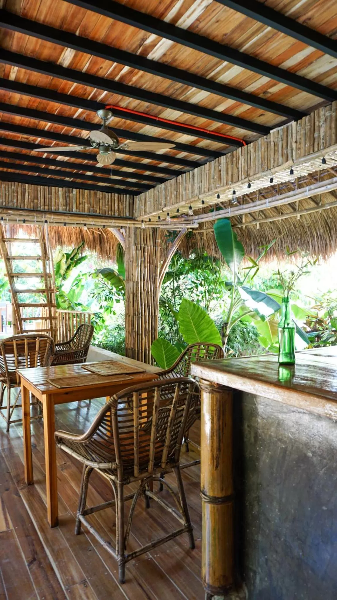 Restaurant/places to eat in La Colonial Resort