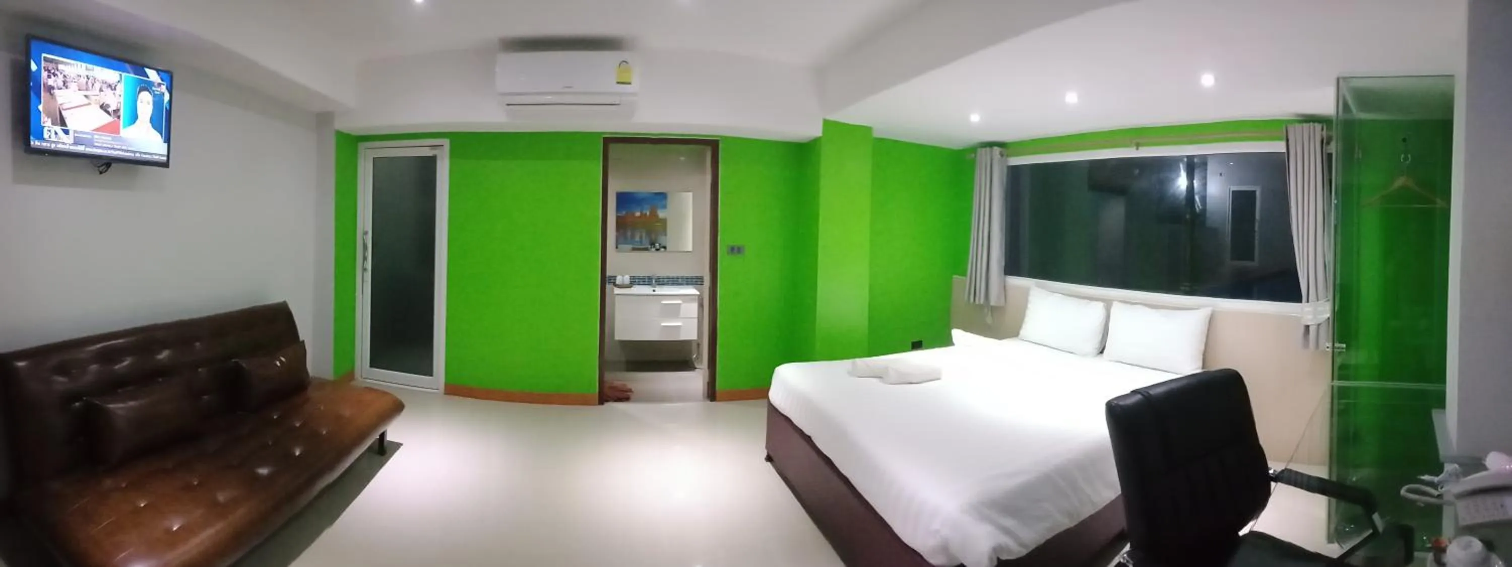 Bed in Blue Orchids Hotel