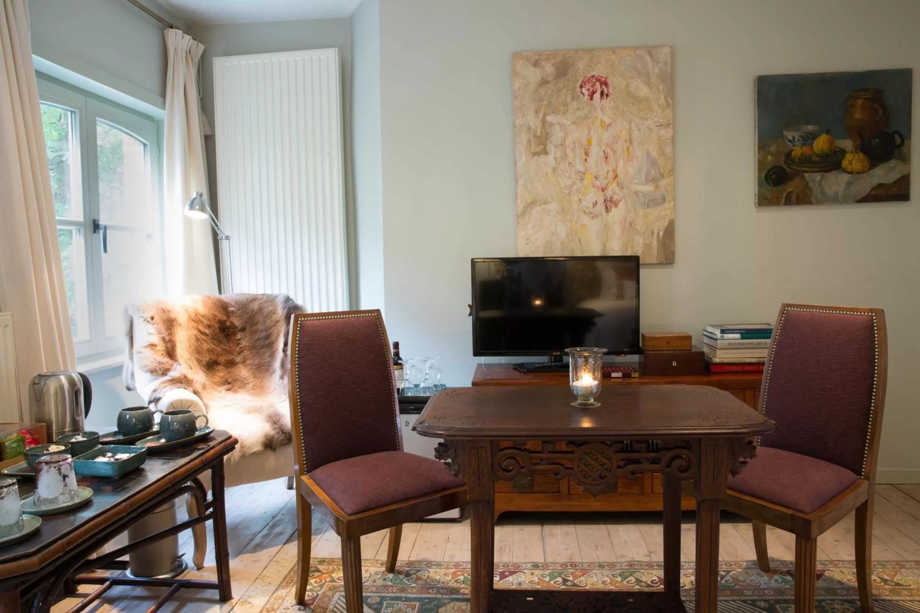 TV/Entertainment Center in TWO ROOMS IN BRUGES