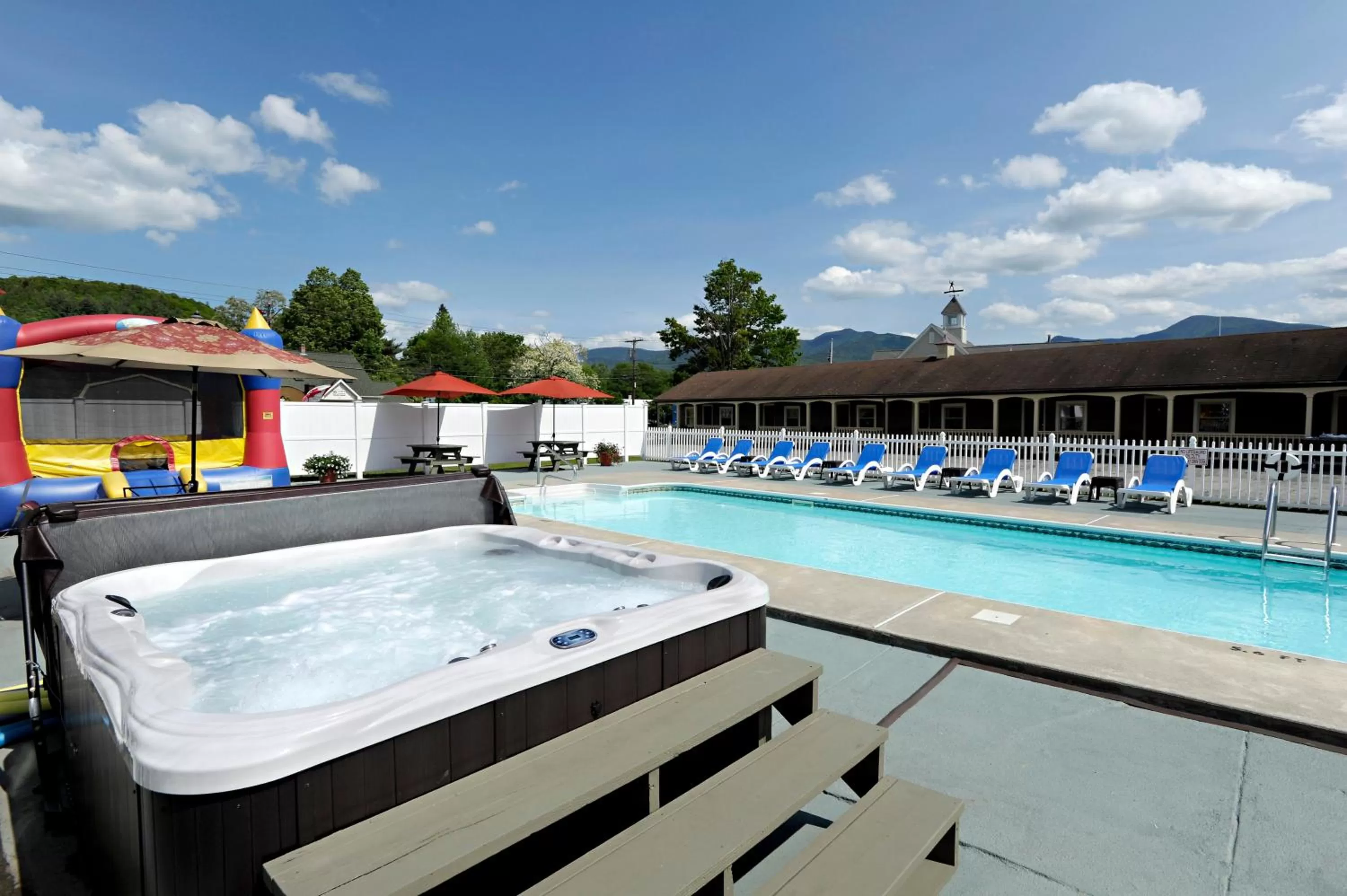 Swimming pool in Mt. Madison Inn & Suites