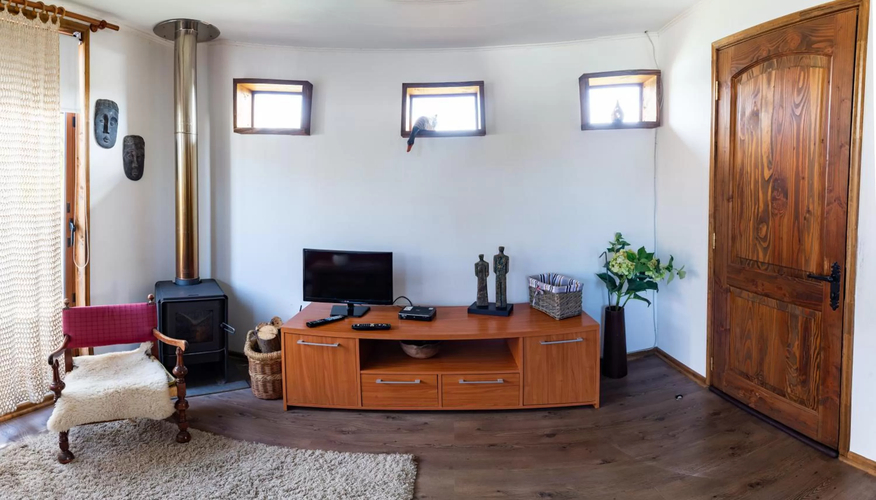 TV/Entertainment Center in B&B HMüller