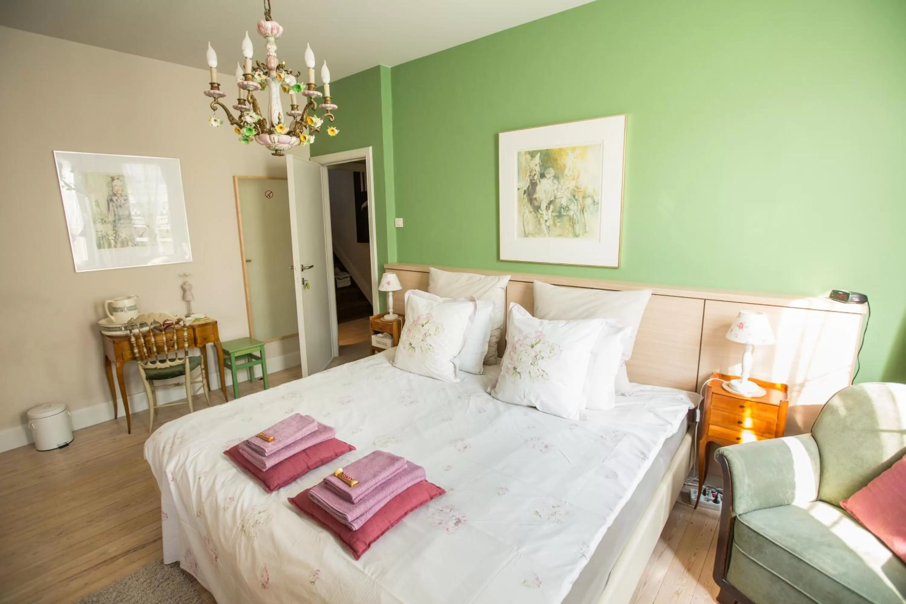 Photo of the whole room, Bed in R&breakfast