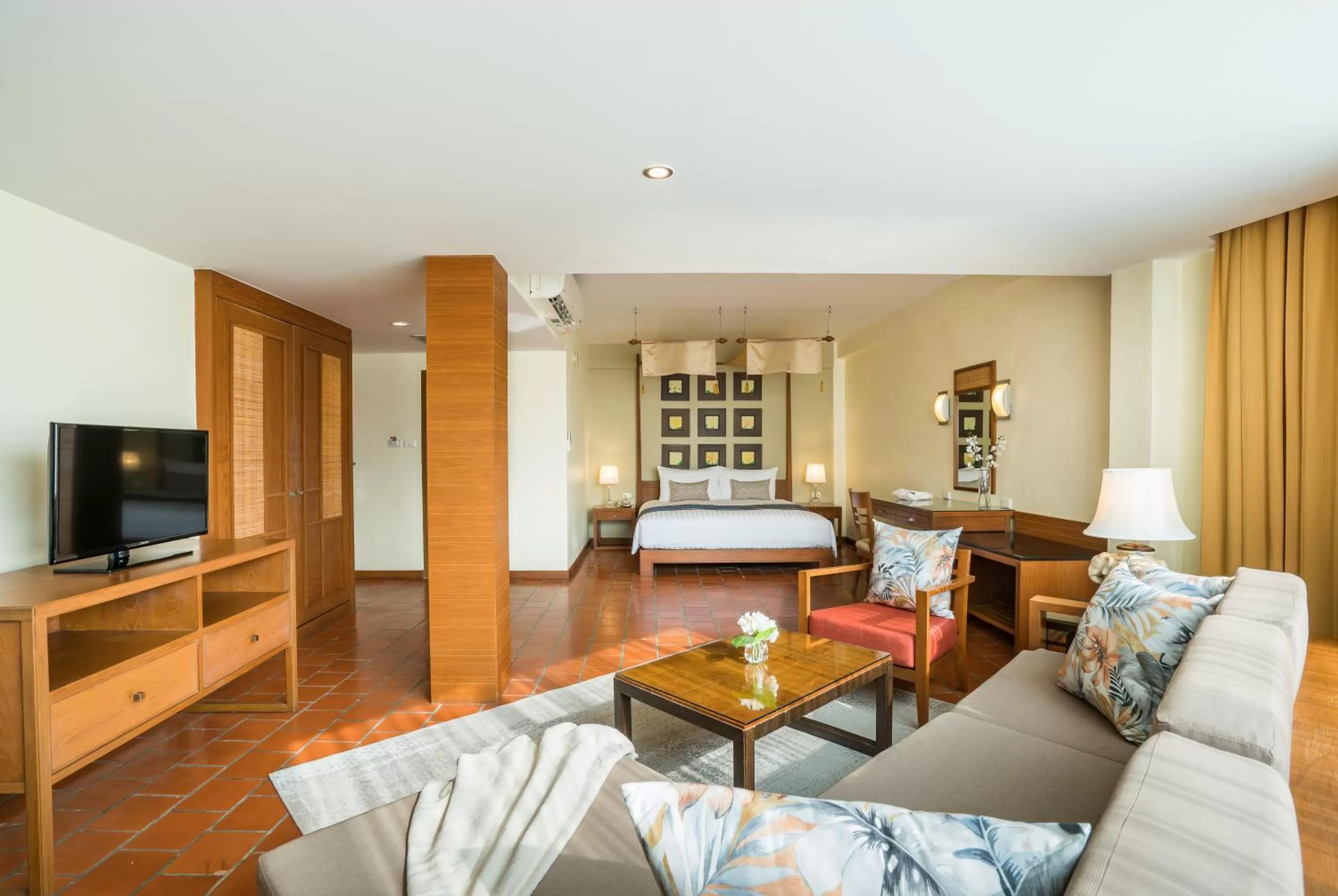 Bed in Cosy Beach Hotel - SHA Extra Plus